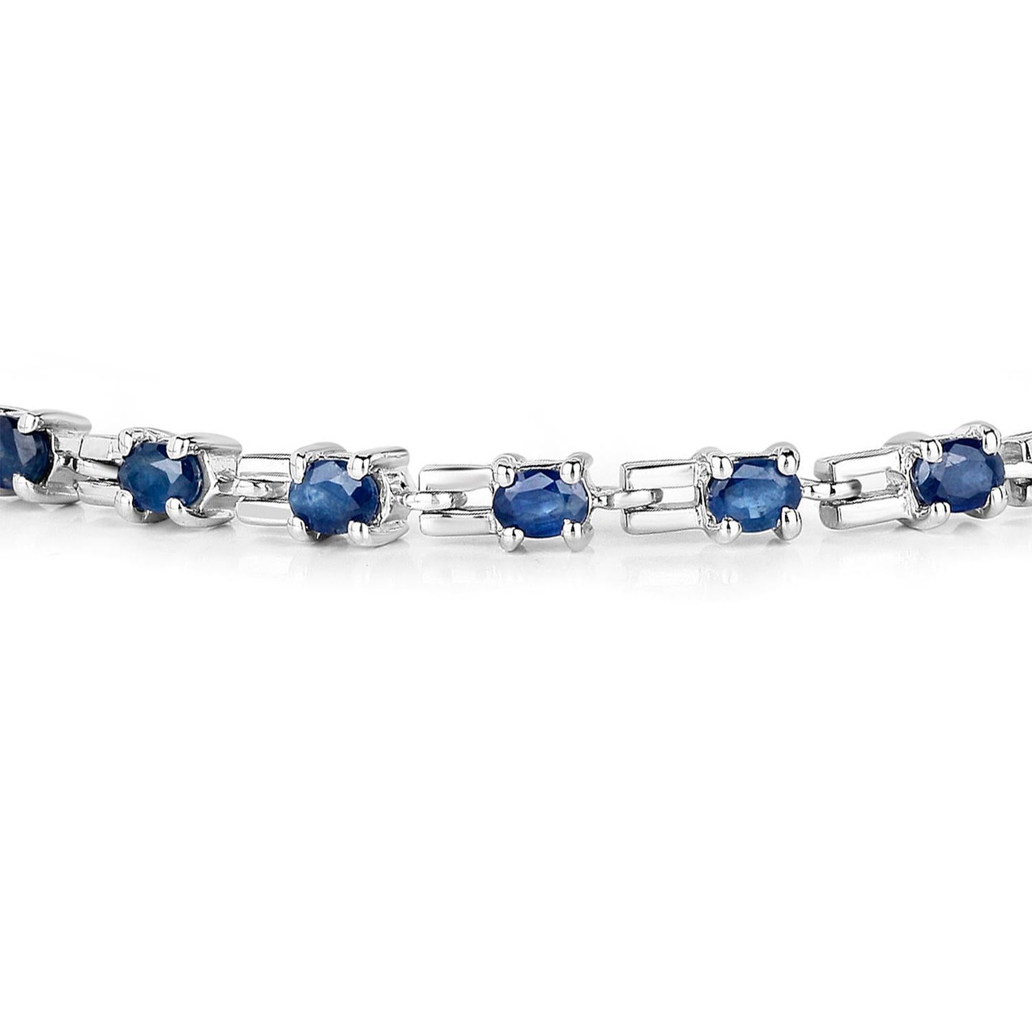 Contemporary Blue Sapphire Link Bracelet 4.4 Carats Sterling Silver For Sale