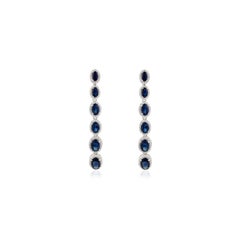 Orecchini lunghi con zaffiro blu e diamanti a raggiera per lei in oro bianco 14k