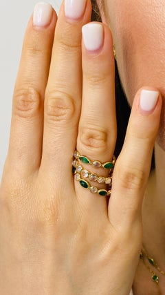 Bague ronde en or jaune 18 carats, saphir bleu marquise et pierre de lune arc-en-ciel