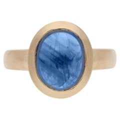 Bague en or 18 carats, saphir bleu, finition mate