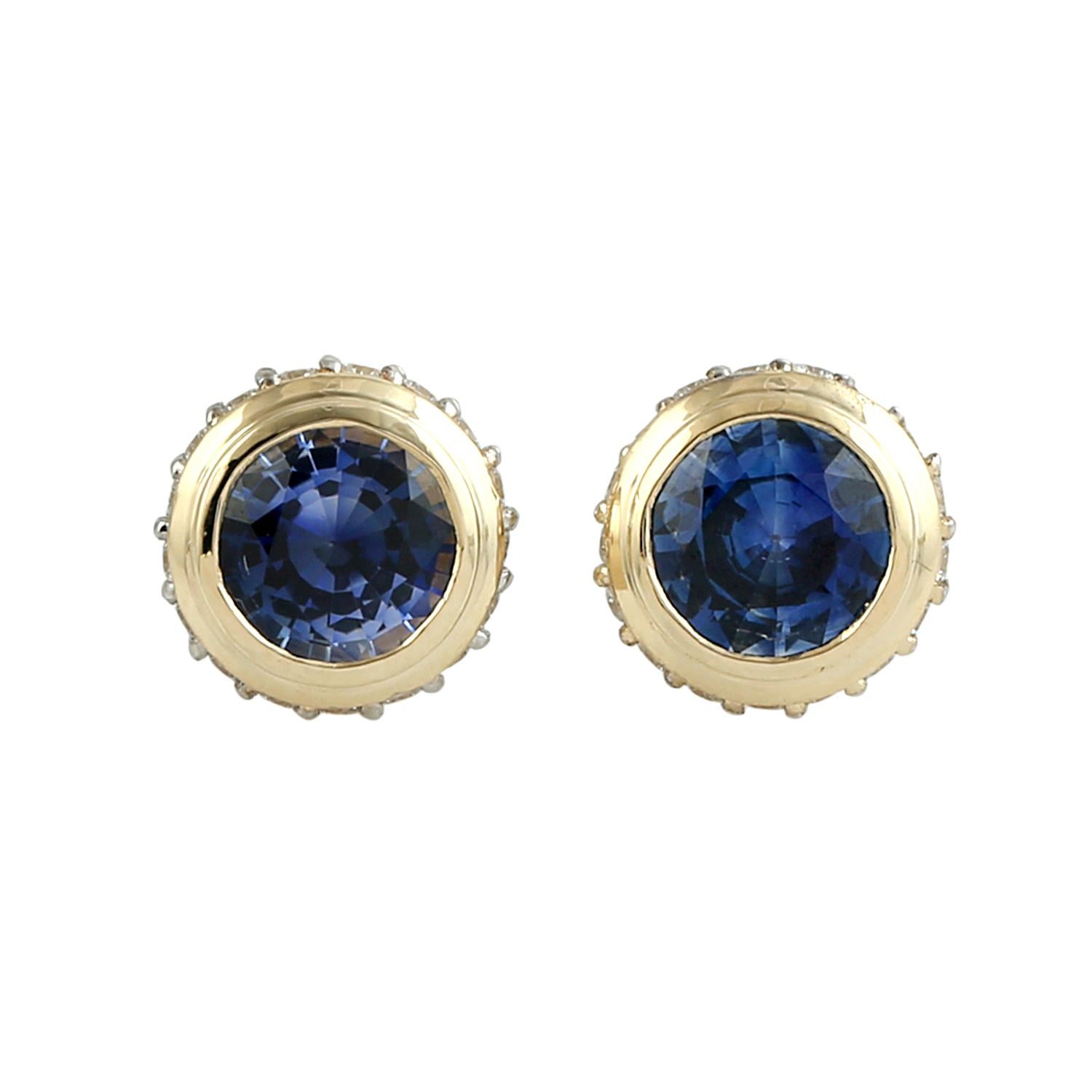 Blue Sapphire Minimal Studs WIth Diamonds In 14k yellow Gold In condizioni Nuovo in vendita a New York, NY