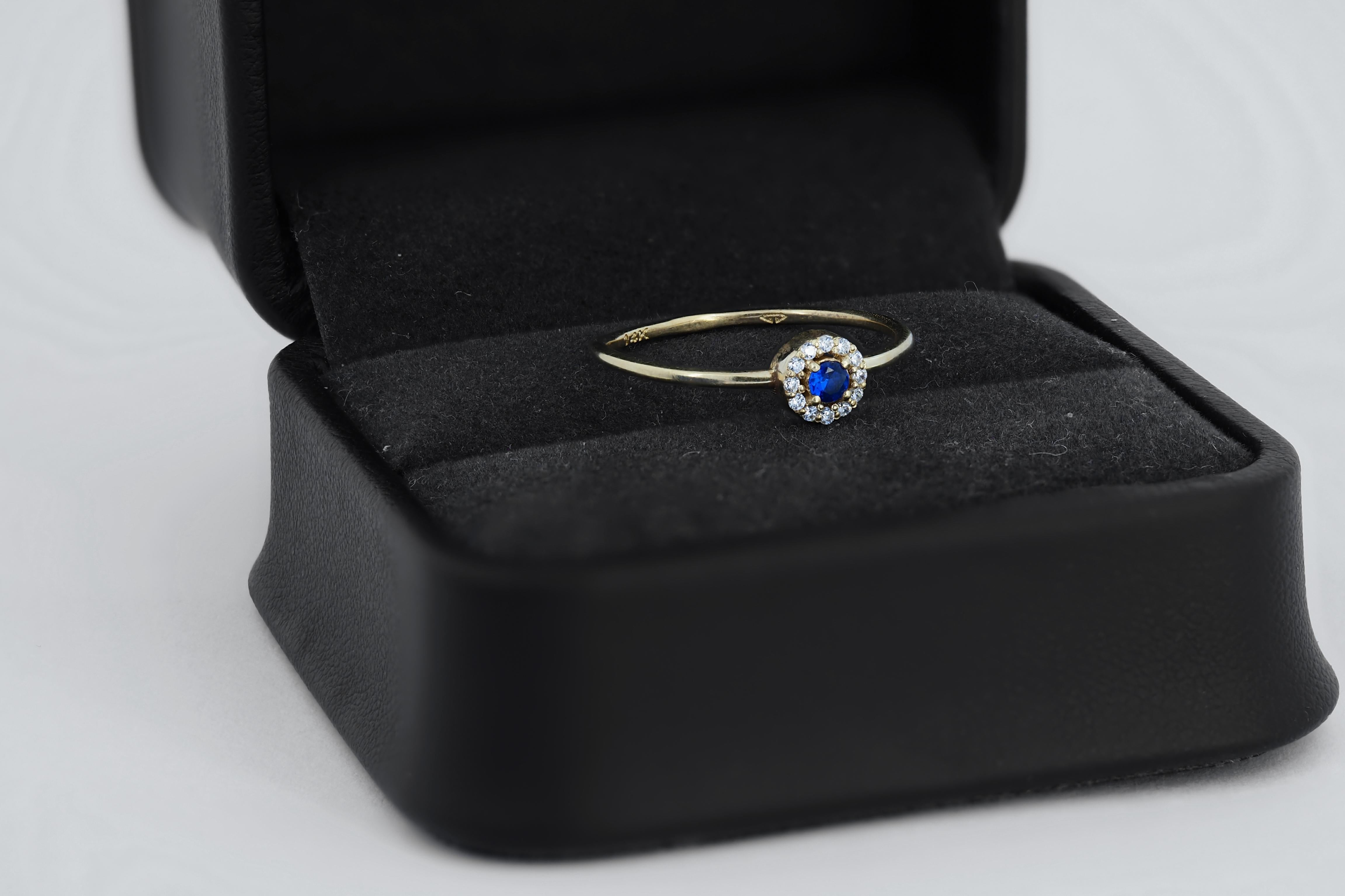 in vendita:  Anello con zaffiro blu e moissaniti con alone in oro 14k 3