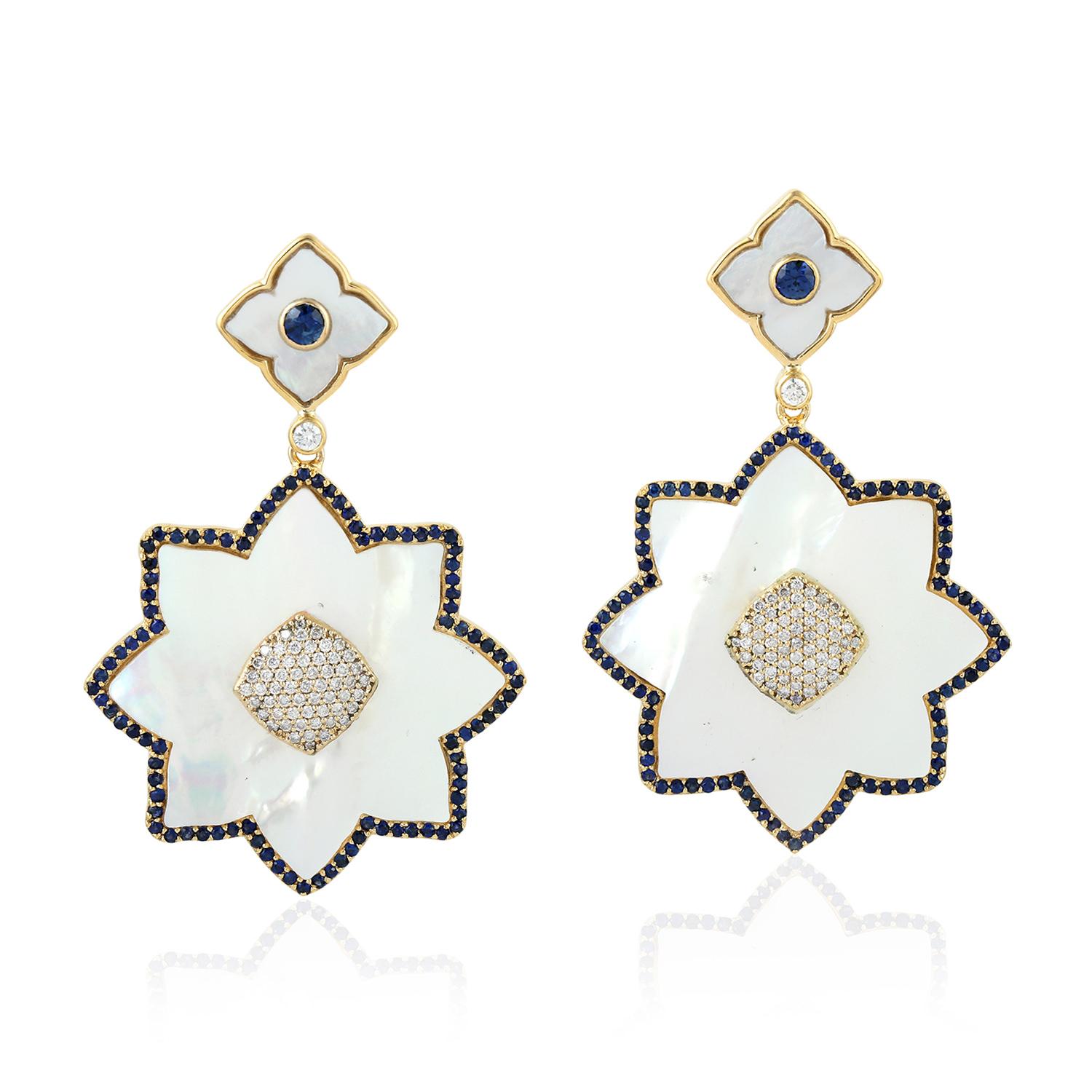 Taille mixte Boucles d'oreilles en or 18 carats avec saphir bleu, perle et diamant en vente