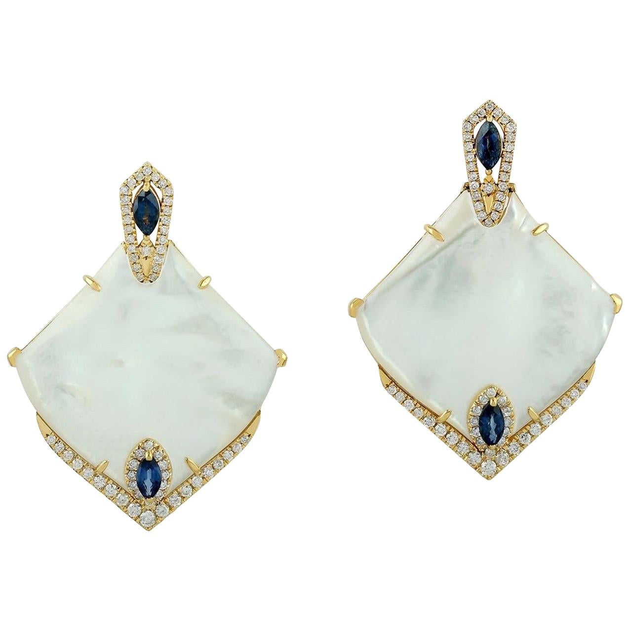 Boucles d'oreilles en or 18 carats avec saphir bleu, nacre et diamant
