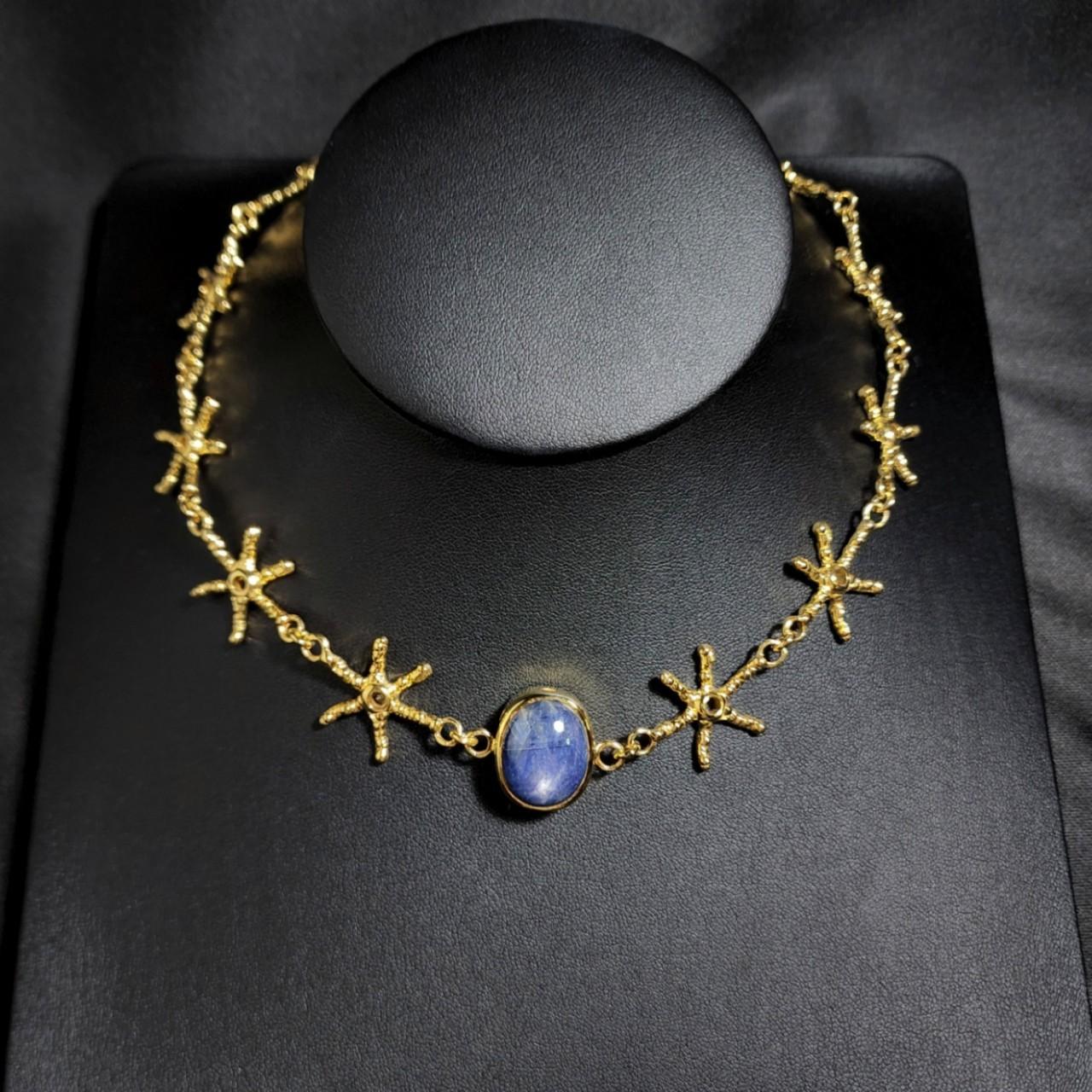 Cabochon 24,93 Carrello Zaffiro blu con collana dallo stile unico in vendita