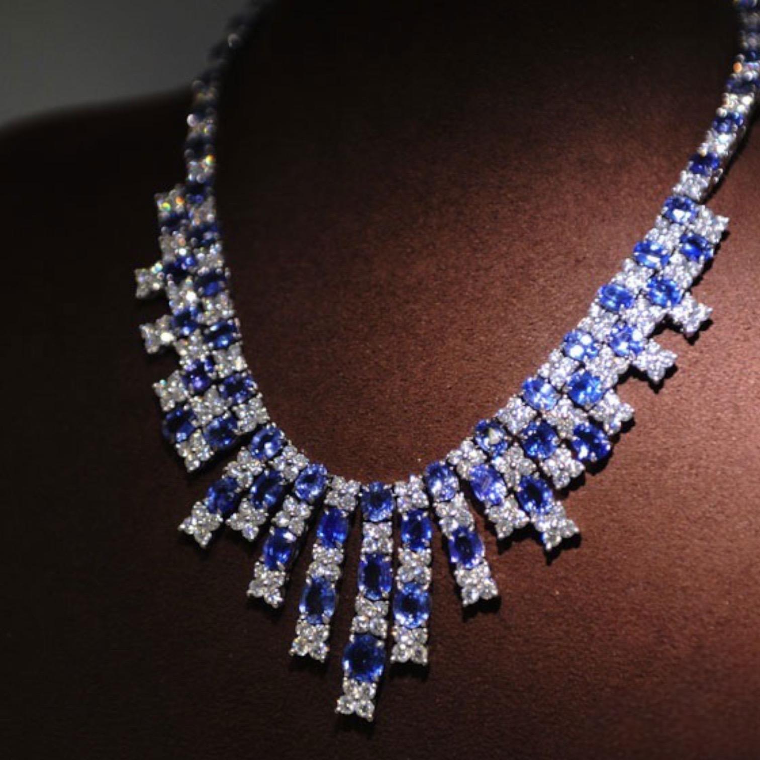 Modern Blue Sapphire Necklace - Oval 89.60 Carat. - 18K White Gold For Sale