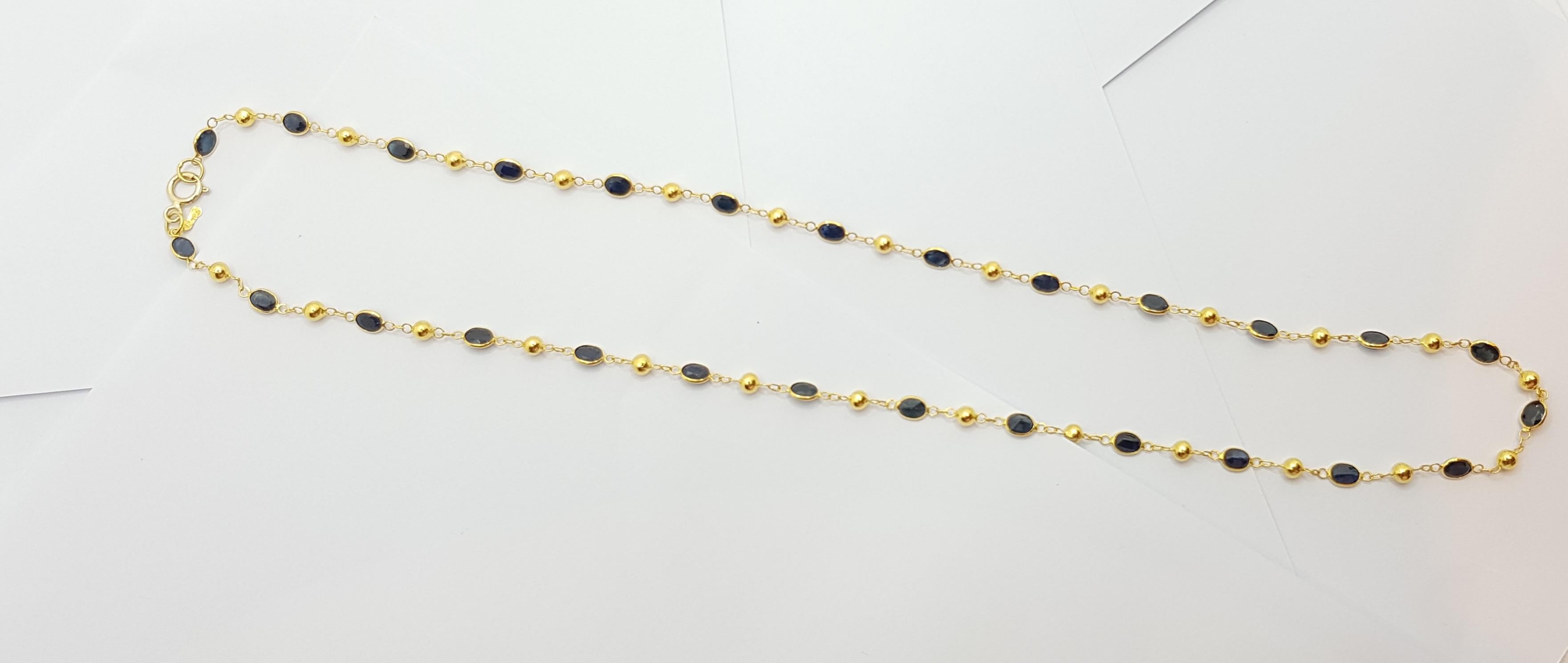 Blue Sapphire Necklace Set in 18 Karat Gold Settings For Sale 3