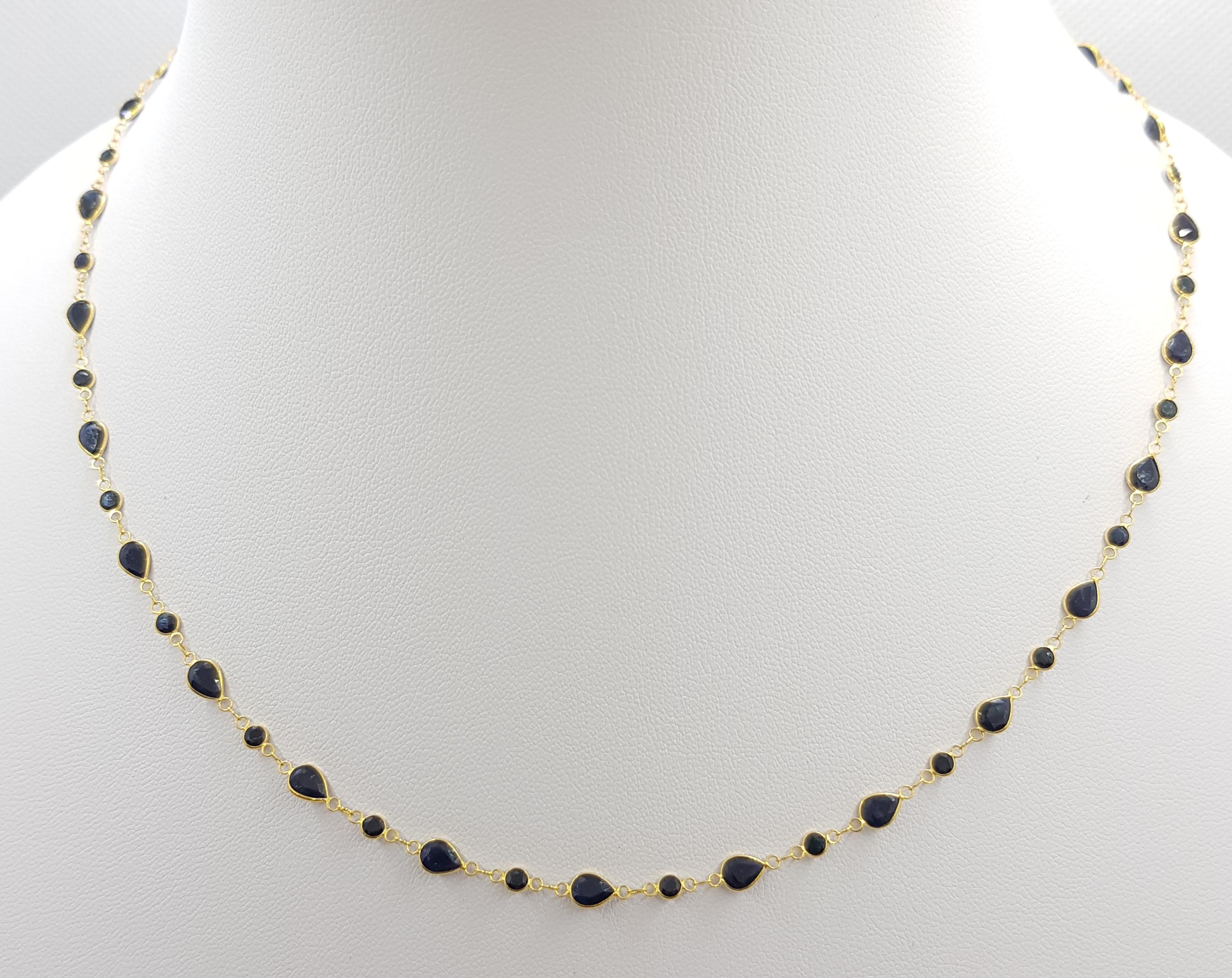 Blue Sapphire 11.60 carats Necklace set in 18 Karat Gold Settings

Width:  0.4 cm 
Length: 47.0 cm (18.5