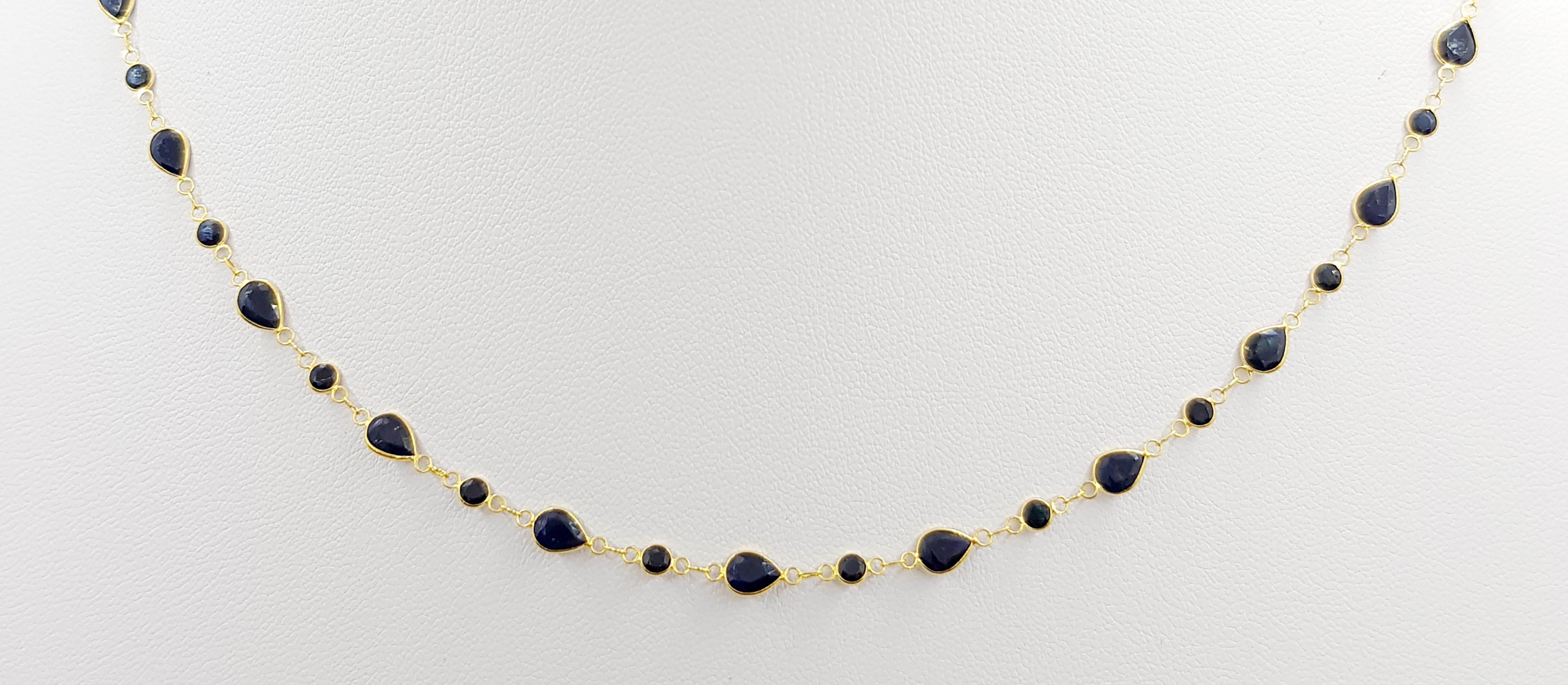 Contemporary Blue Sapphire Necklace Set in 18 Karat Gold Settings For Sale