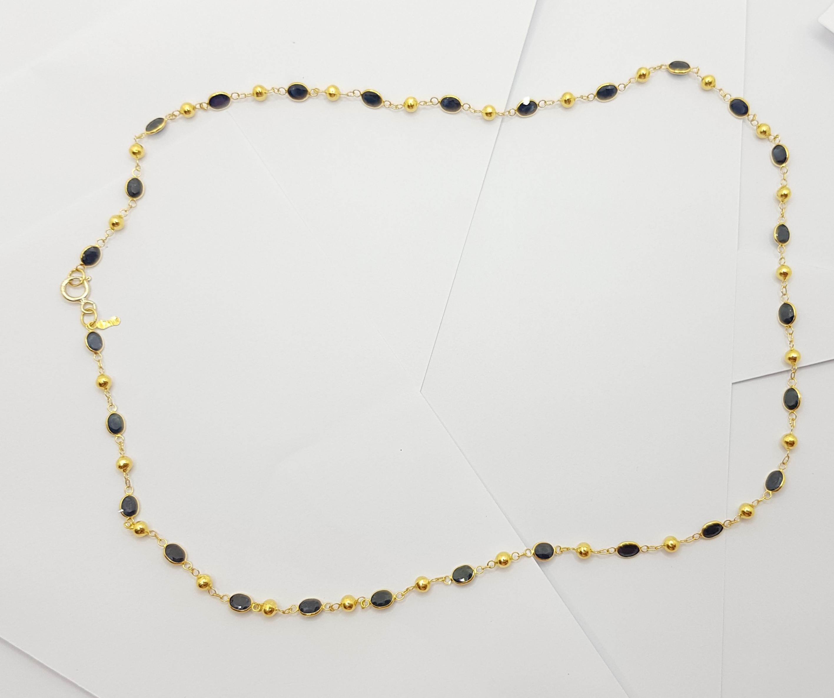 Blue Sapphire Necklace Set in 18 Karat Gold Settings For Sale 2