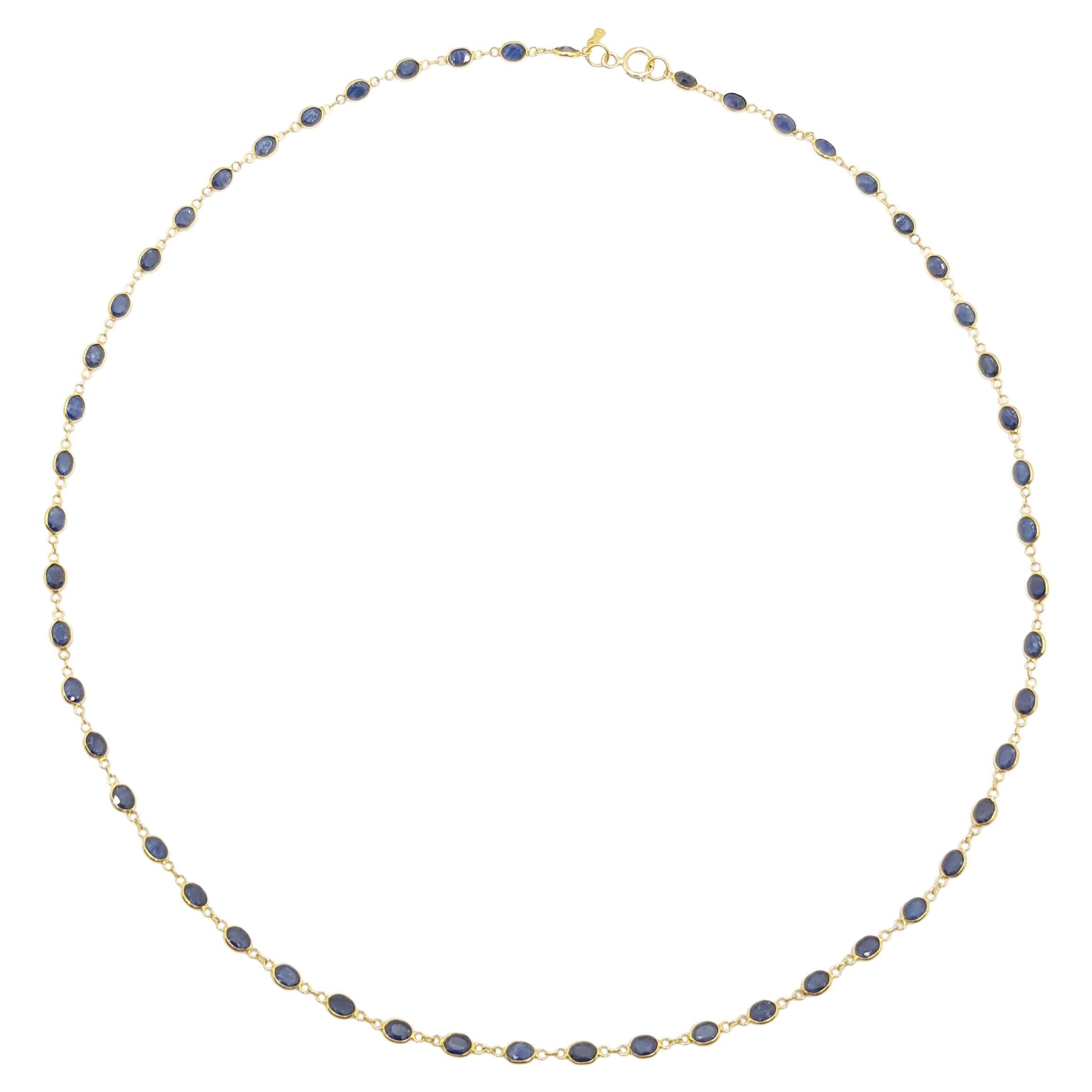 Blue Sapphire Necklace Set in 18 Karat Gold Settings For Sale