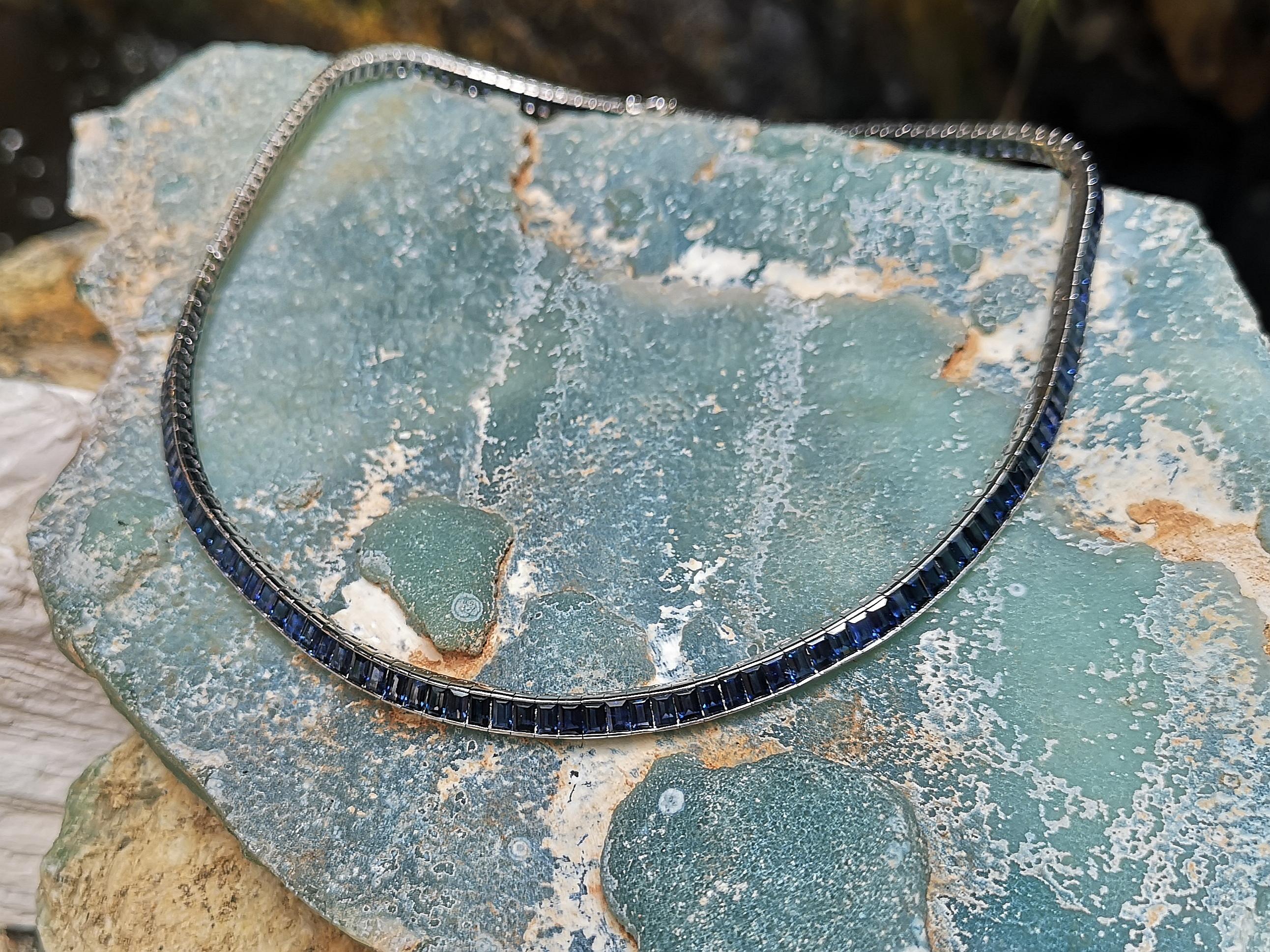Blue Sapphire Necklace Set in 18 Karat White Gold Settings In New Condition For Sale In Bangkok, TH