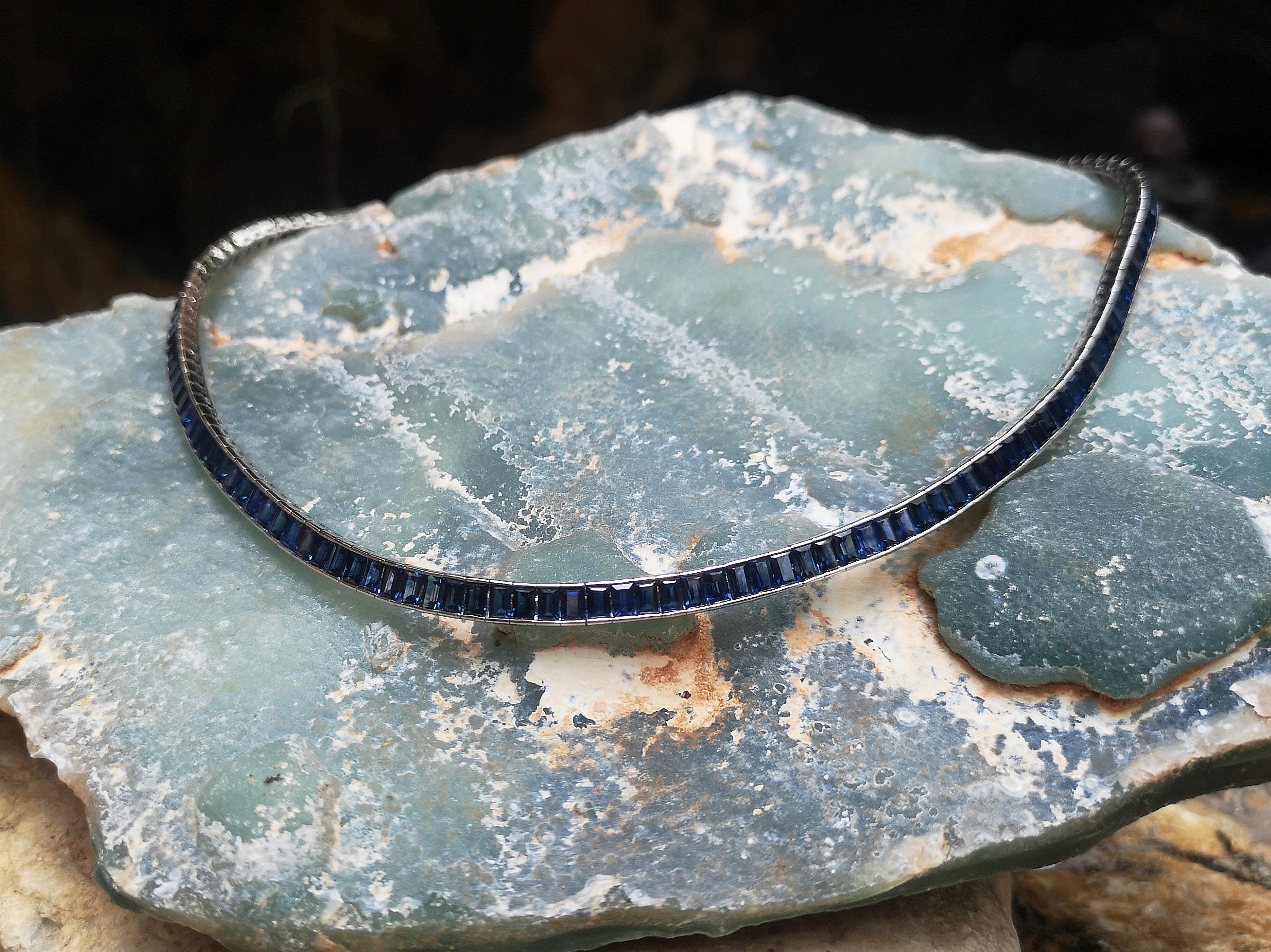 Blue Sapphire Necklace Set in 18 Karat White Gold Settings For Sale 2