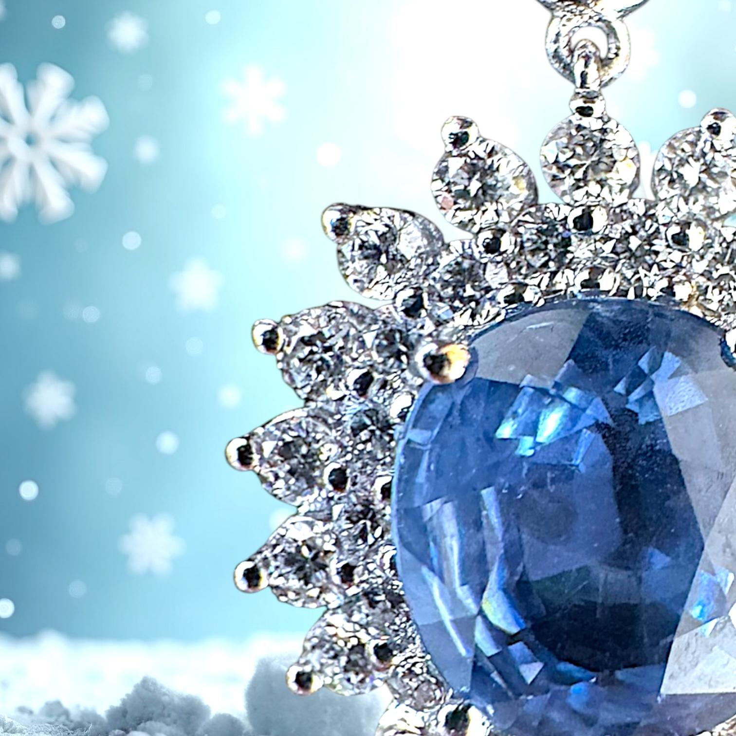 Preparati a fare colpo con l'abbagliante collana di zaffiri blu e diamanti Orion.

- Whiting, una splendida collana in oro bianco 18K
- Zaffiro blu taglio ovale con centro a goccia
- Doppio alone di 17 e 18 abbaglianti diamanti rotondi taglio