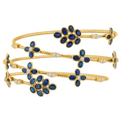 Brazalete de Zafiro Azul Ovalado y Diamante en Oro Amarillo de 18K