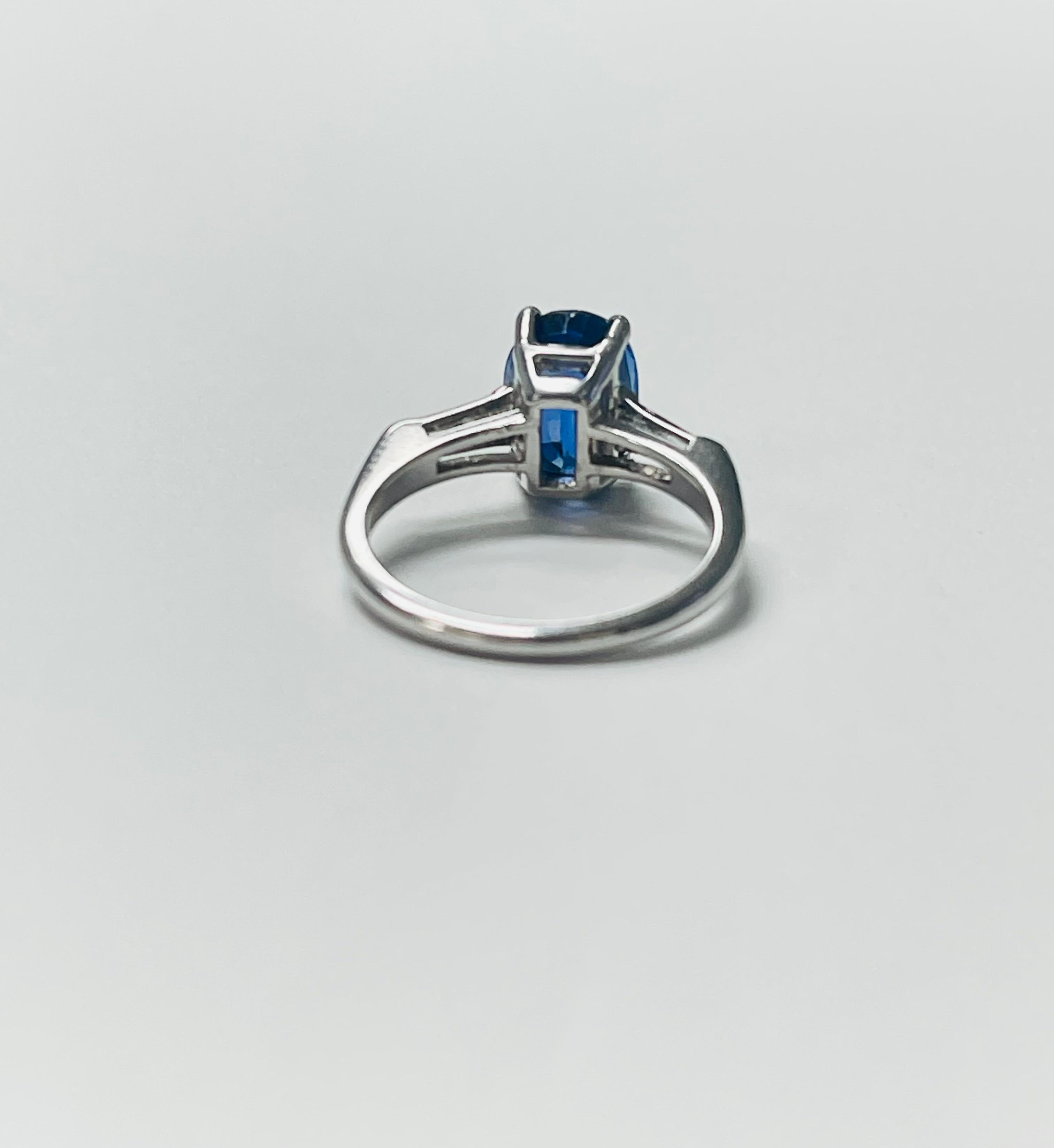 Blue Sapphire Oval and Diamond Engagement Ring in Platinum, GIA Certified. In New Condition For Sale In New York, NY