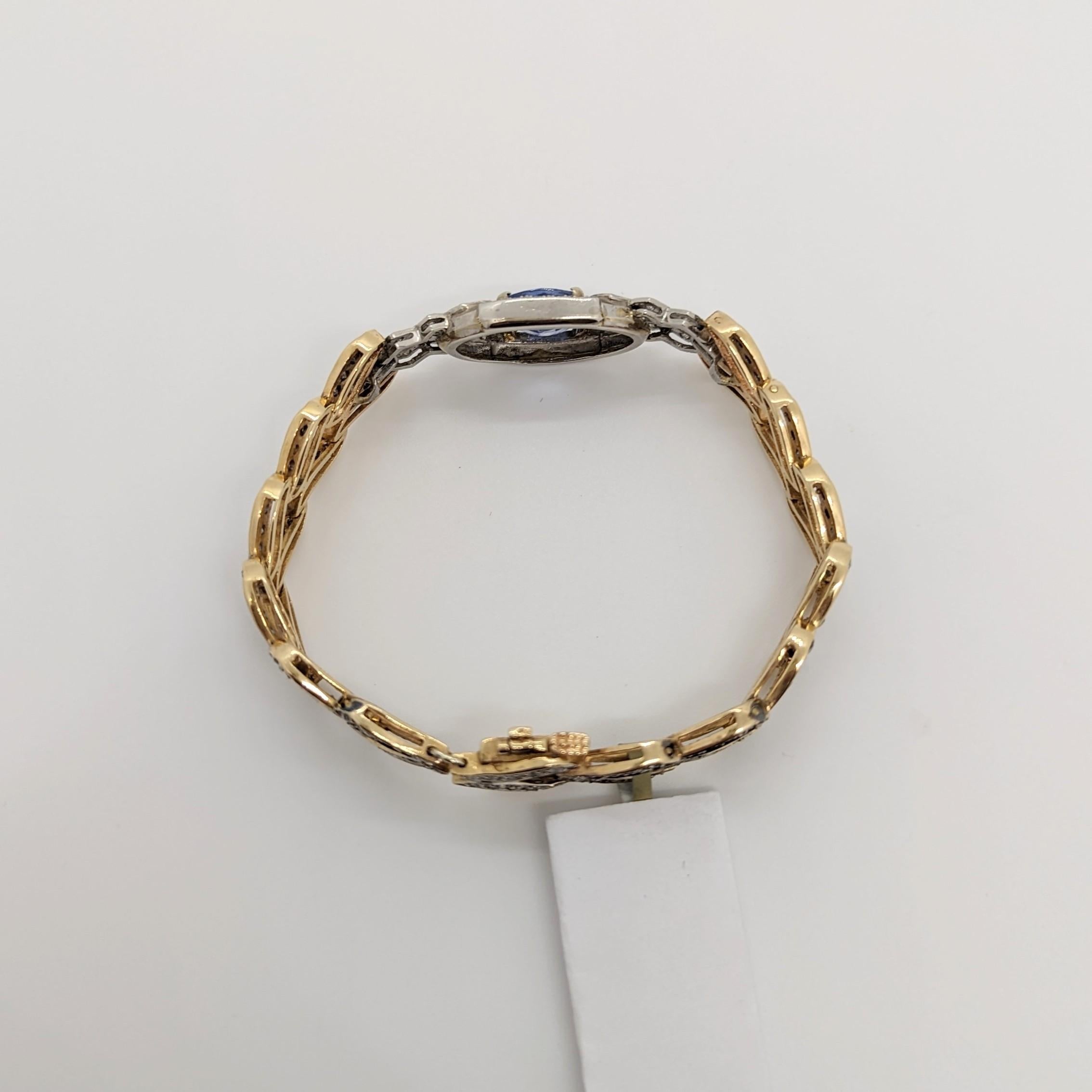 Rundes Armband aus 14 Karat 2farbigem Gold mit blauem Saphir und weißen Diamanten für Damen oder Herren im Angebot
