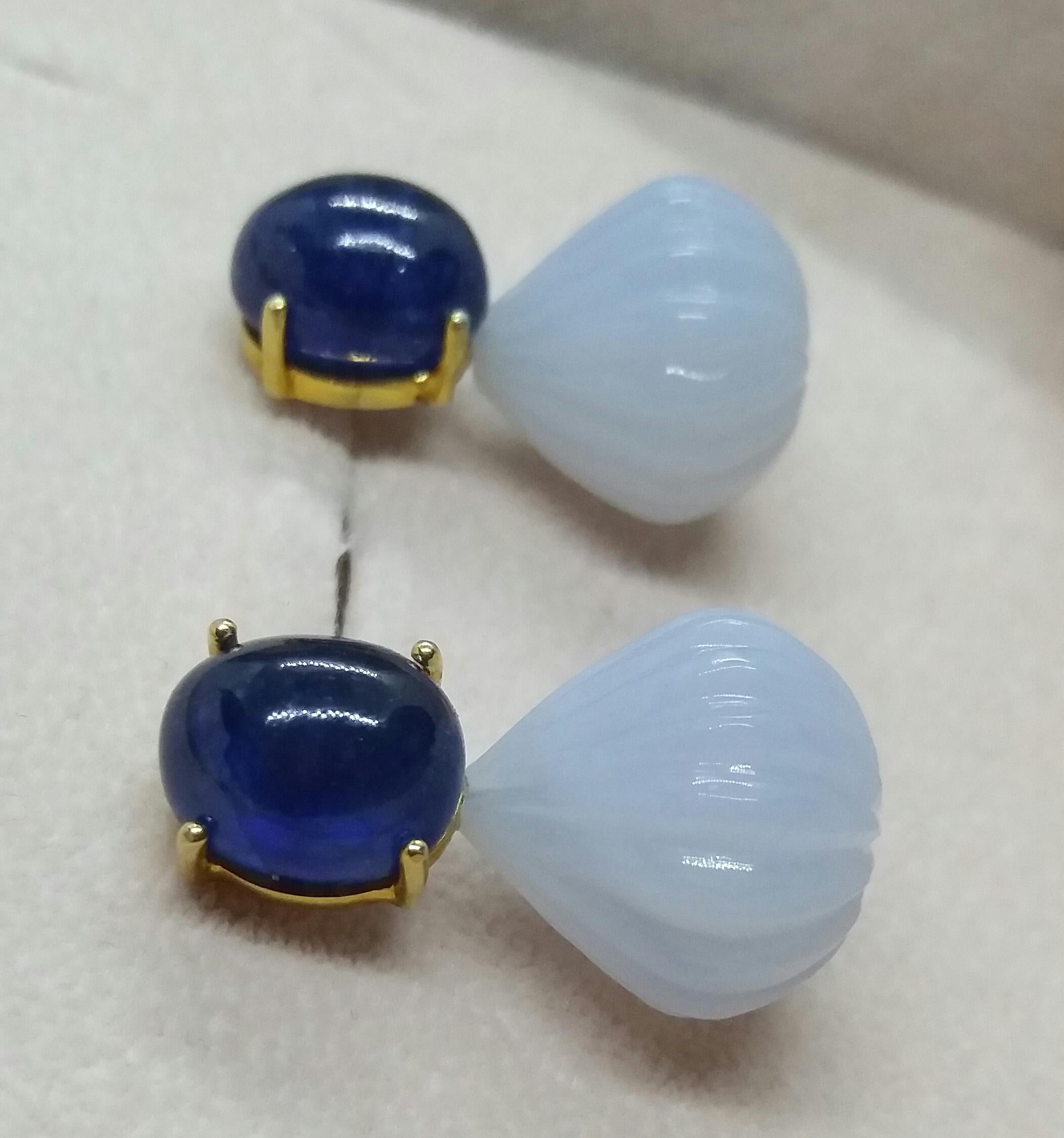 Blue Sapphire Oval Cabochon Chalcedony Carved Round Drops 14 Karat Yellow Gold For Sale 6