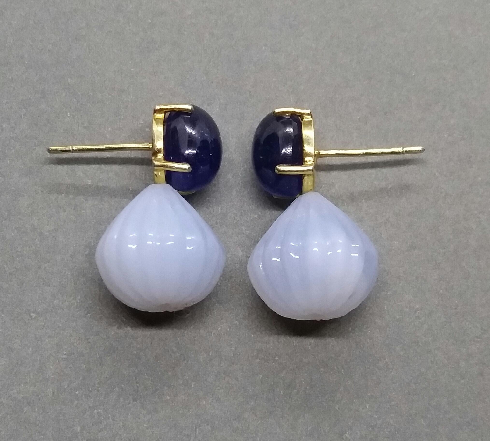 Contemporary Blue Sapphire Oval Cabochon Chalcedony Carved Round Drops 14 Karat Yellow Gold For Sale