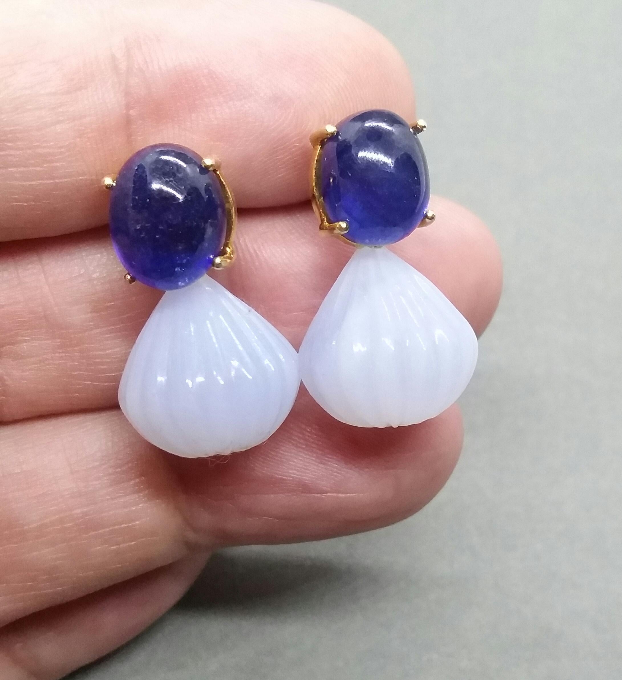 Oval Cut Blue Sapphire Oval Cabochon Chalcedony Carved Round Drops 14 Karat Yellow Gold For Sale