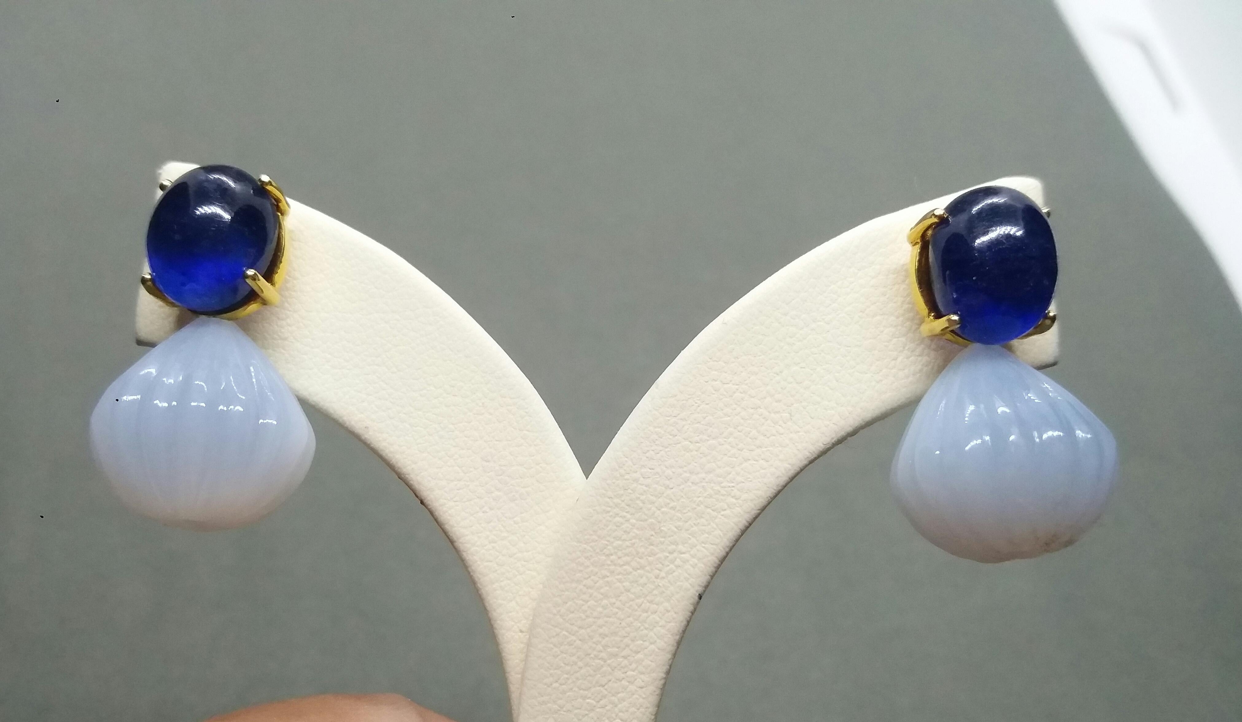 Women's Blue Sapphire Oval Cabochon Chalcedony Carved Round Drops 14 Karat Yellow Gold For Sale