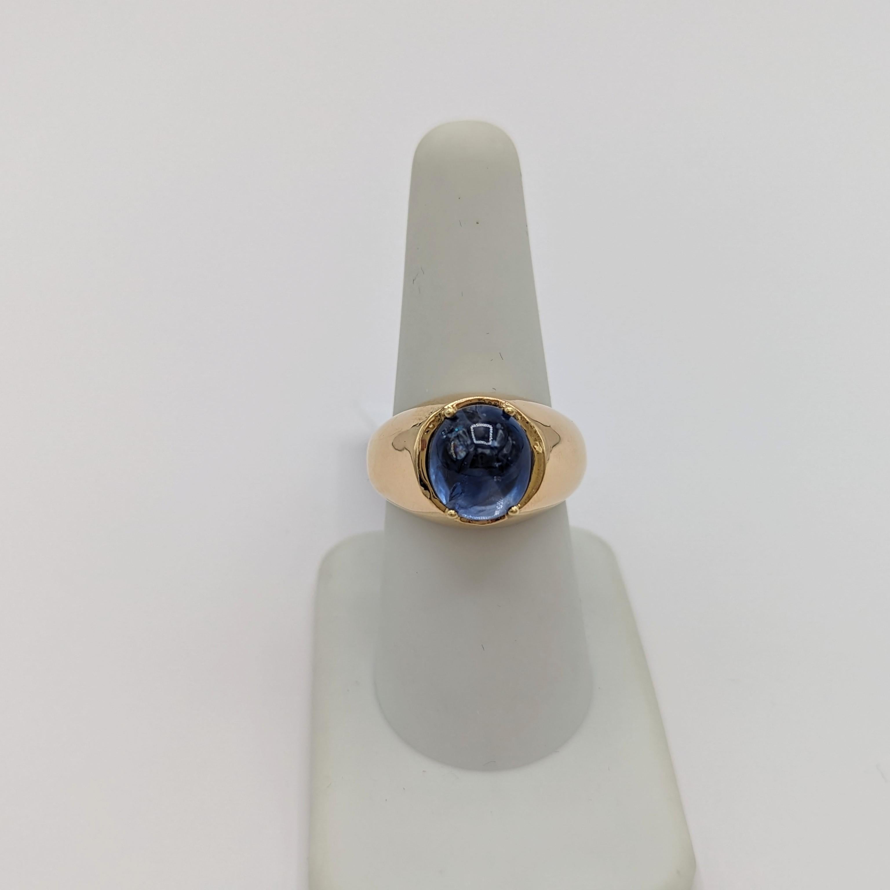 Blue Sapphire Oval Cabochon Dome Ring in 14K Yellow Gold For Sale 1