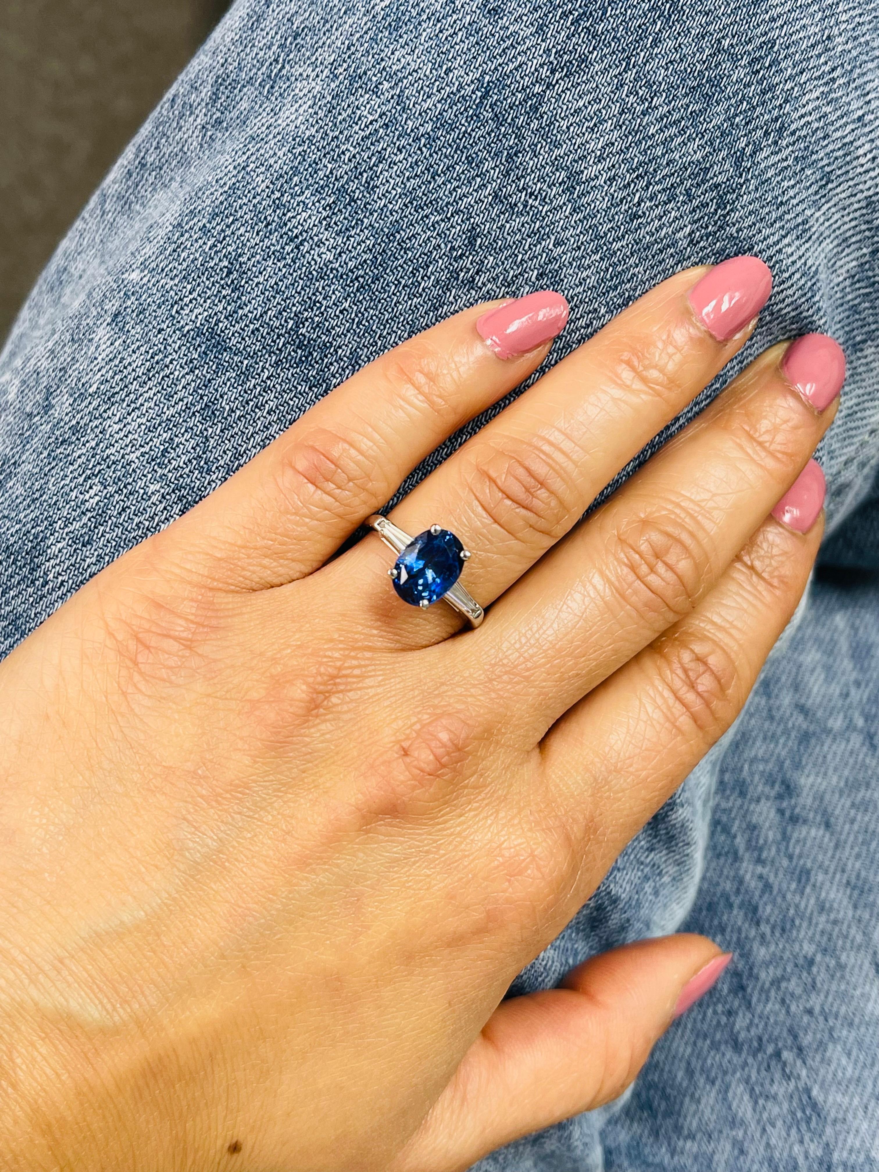 Anello di fidanzamento con zaffiro blu ovale di Ceylon e diamanti in platino, GIA. in vendita 2