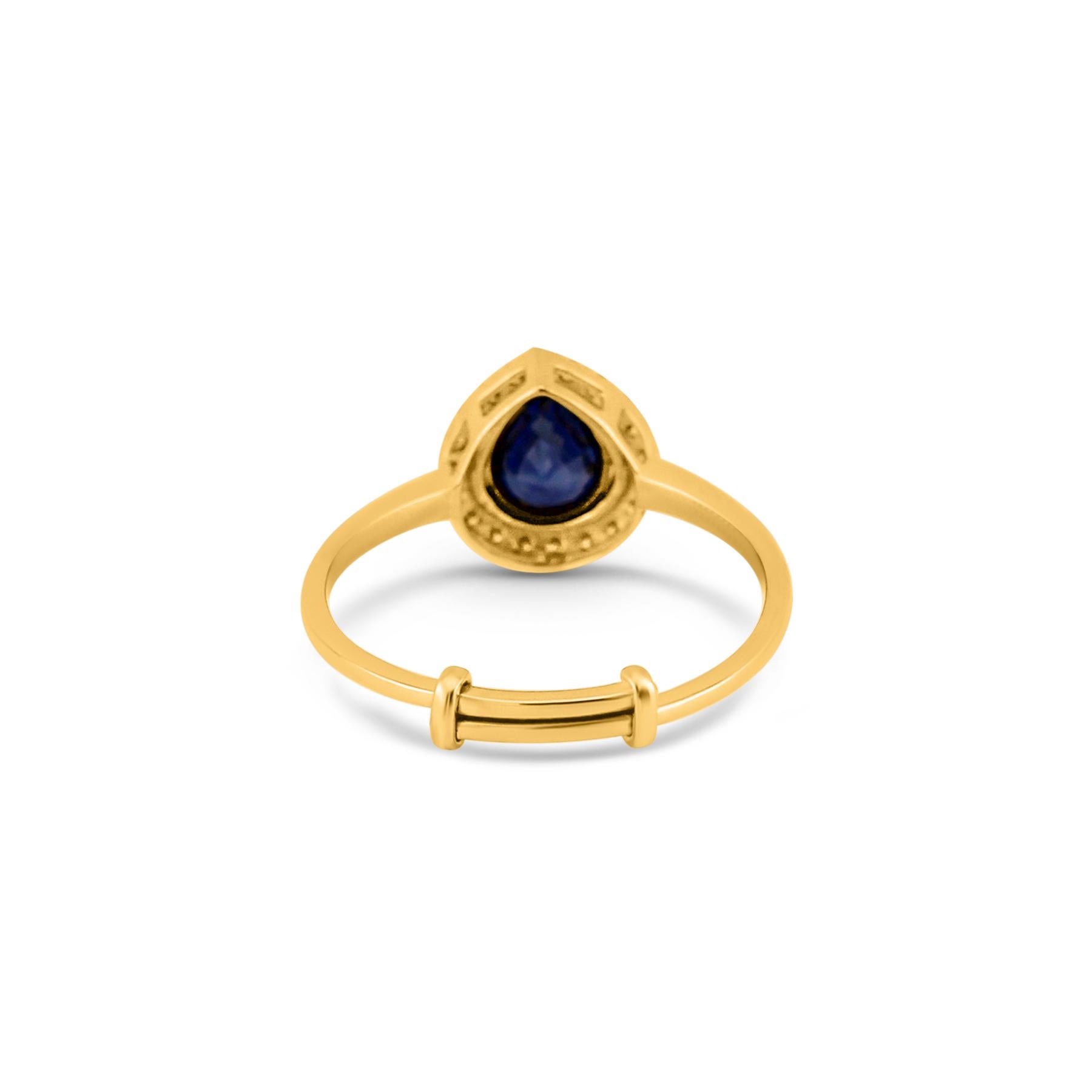 Contemporaneo Anello con zaffiro blu ovale e diamanti in oro giallo 18 carati in vendita