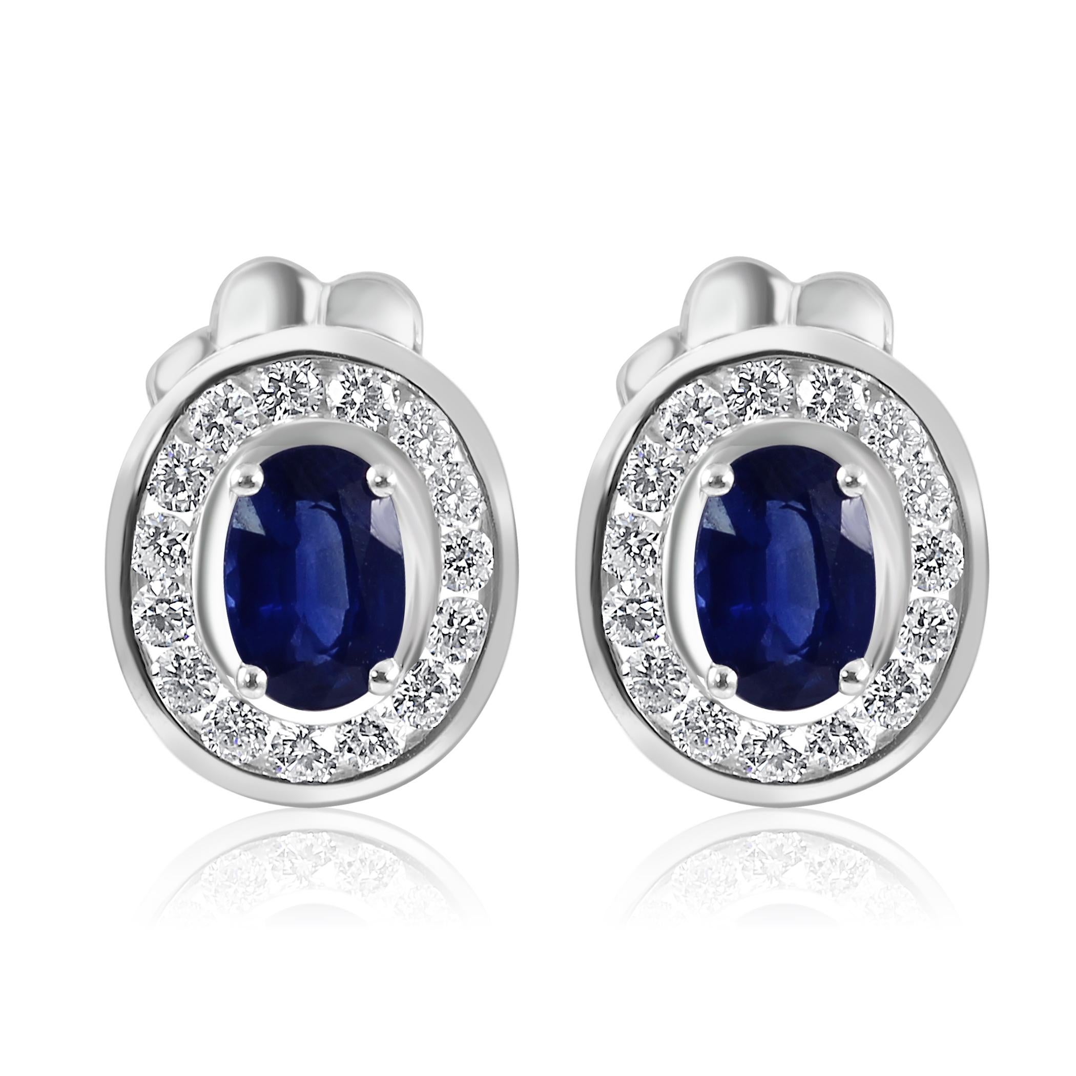 Clous d'oreilles à la mode en or 18 carats, saphir bleu ovale, diamant blanc rond et halo Neuf - En vente à New York, NY