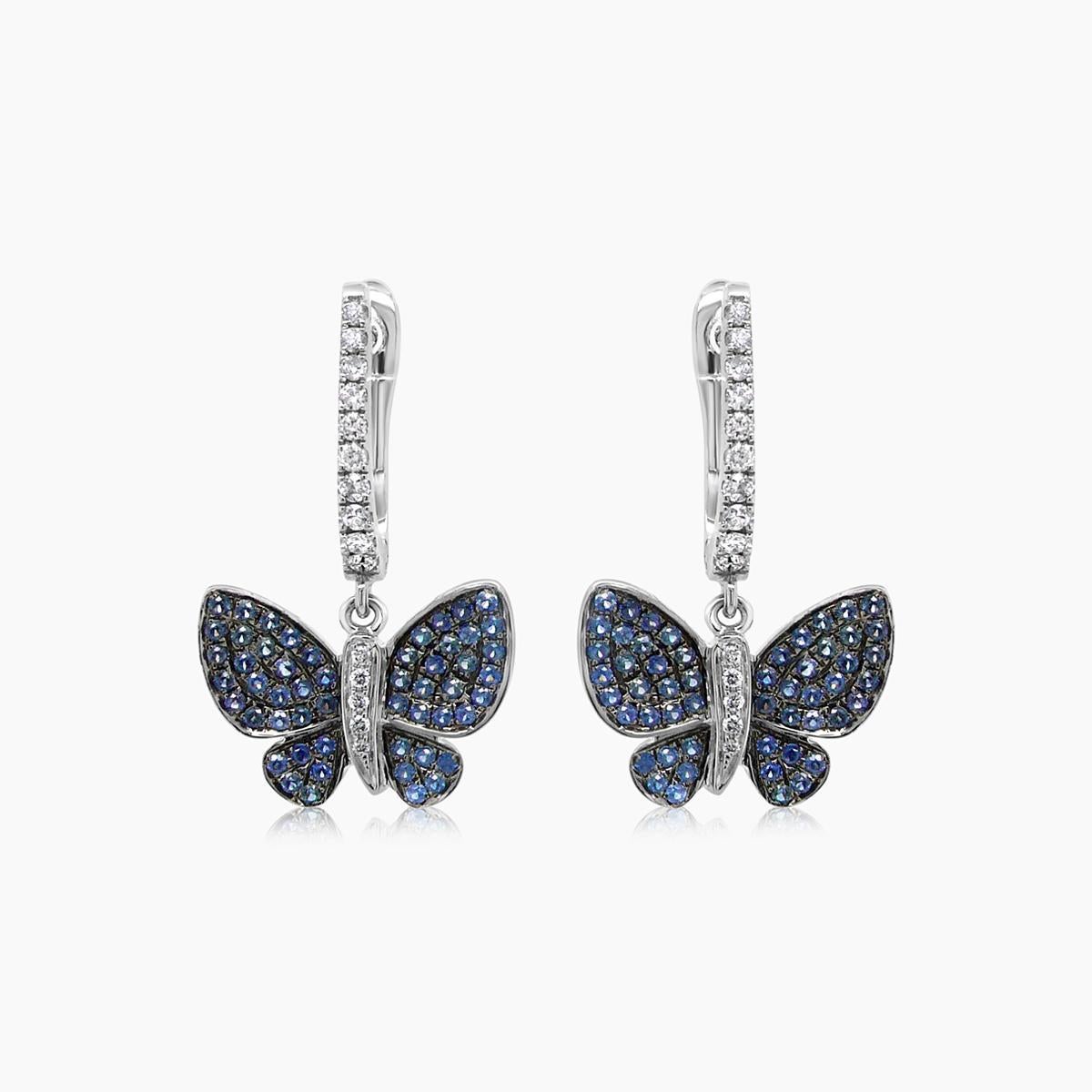 Orecchini a goccia in oro bianco 18 carati con zaffiro blu e pavé di diamanti In condizioni Nuovo in vendita a Oakton, VA