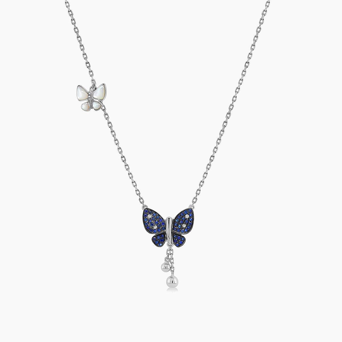 Zaffiro blu e perla con diamanti Collana con ciondolo a farfalla in oro bianco 18 carati In condizioni Nuovo in vendita a Oakton, VA