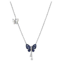 Zaffiro blu e perla con diamanti Collana con ciondolo a farfalla in oro bianco 18 carati