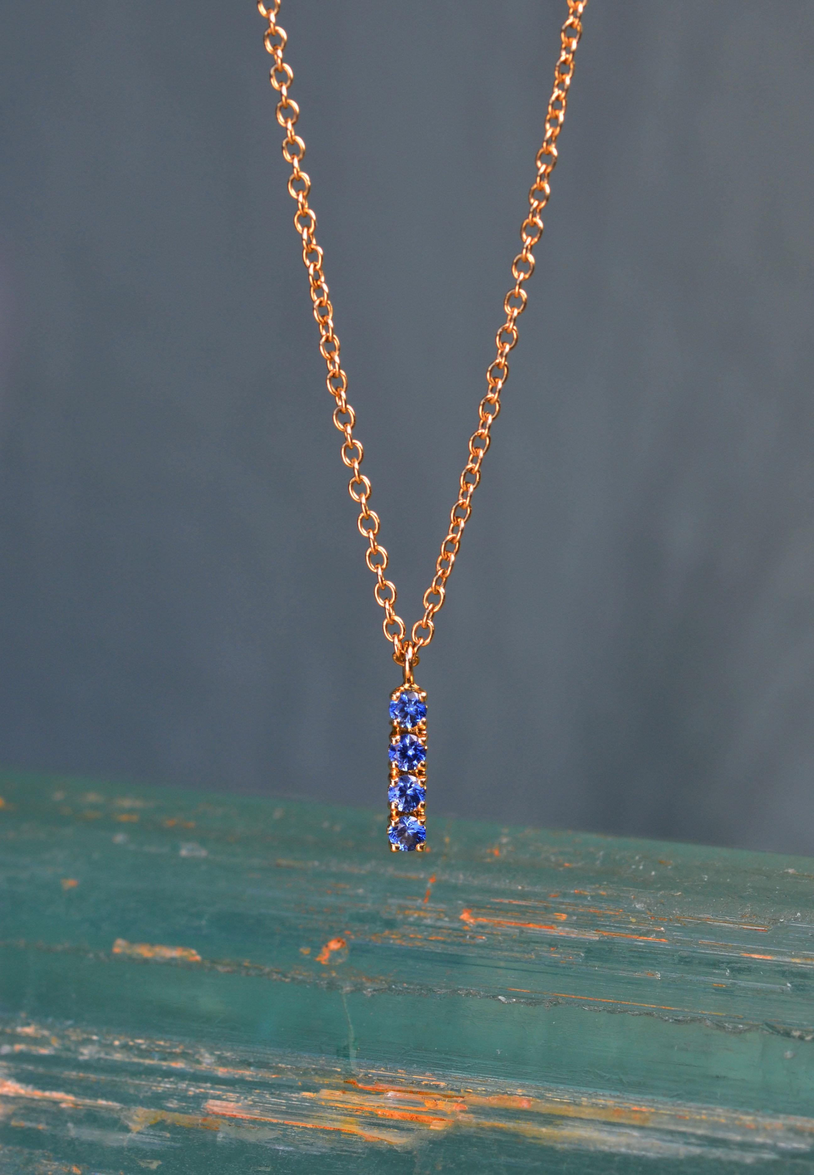 Blue Sapphire Pendant in 18 Karat Yellow Gold In New Condition For Sale In London, GB