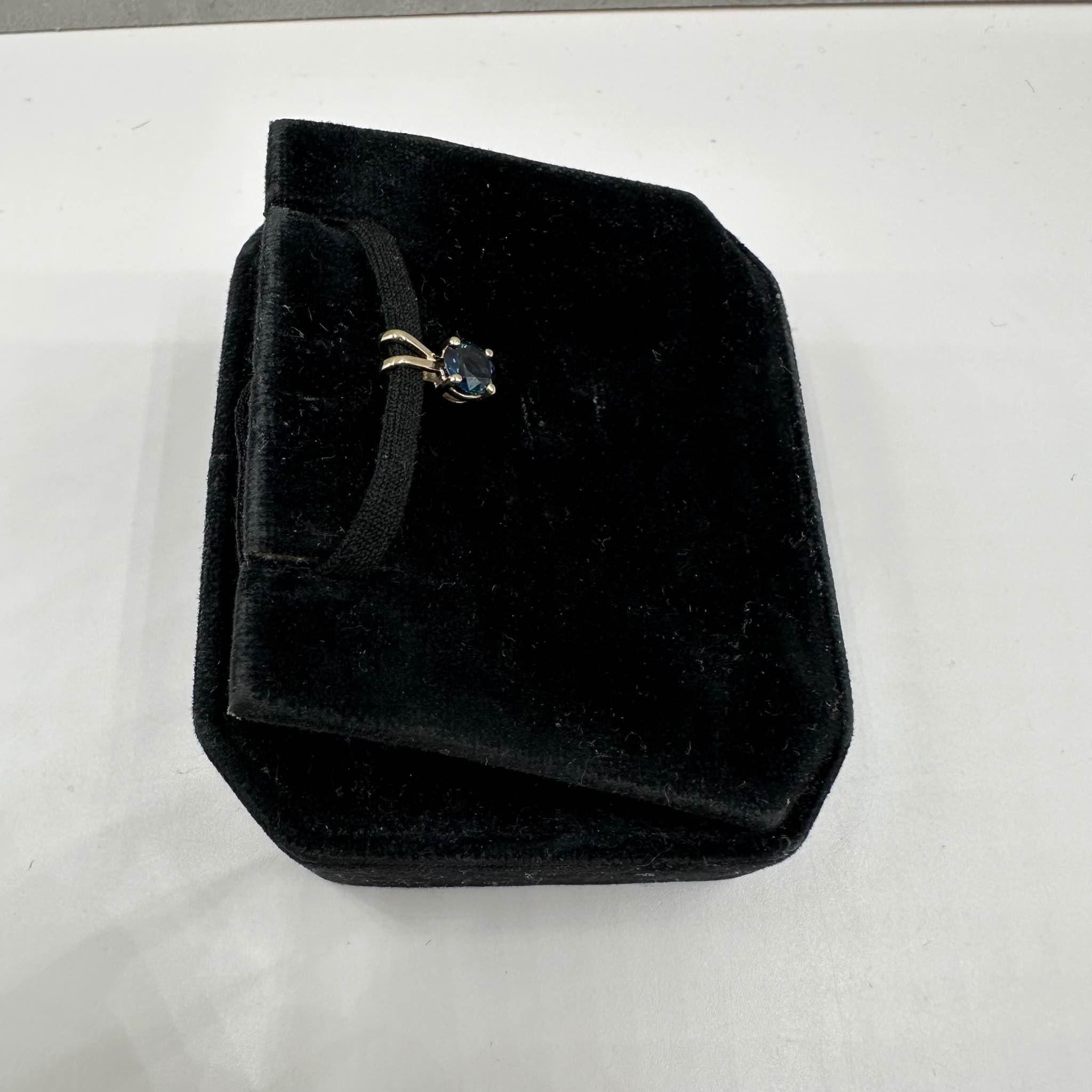 Round Cut Blue Sapphire Pendant in 14kt Yellow Gold - 0.55ctw Round Blue Sapphire, New For Sale