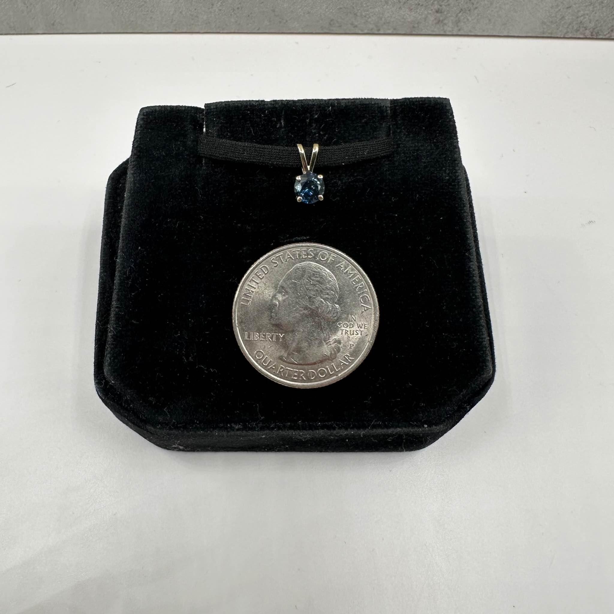 Blue Sapphire Pendant in 14kt Yellow Gold - 0.55ctw Round Blue Sapphire, New In New Condition For Sale In West Hempstead, NY