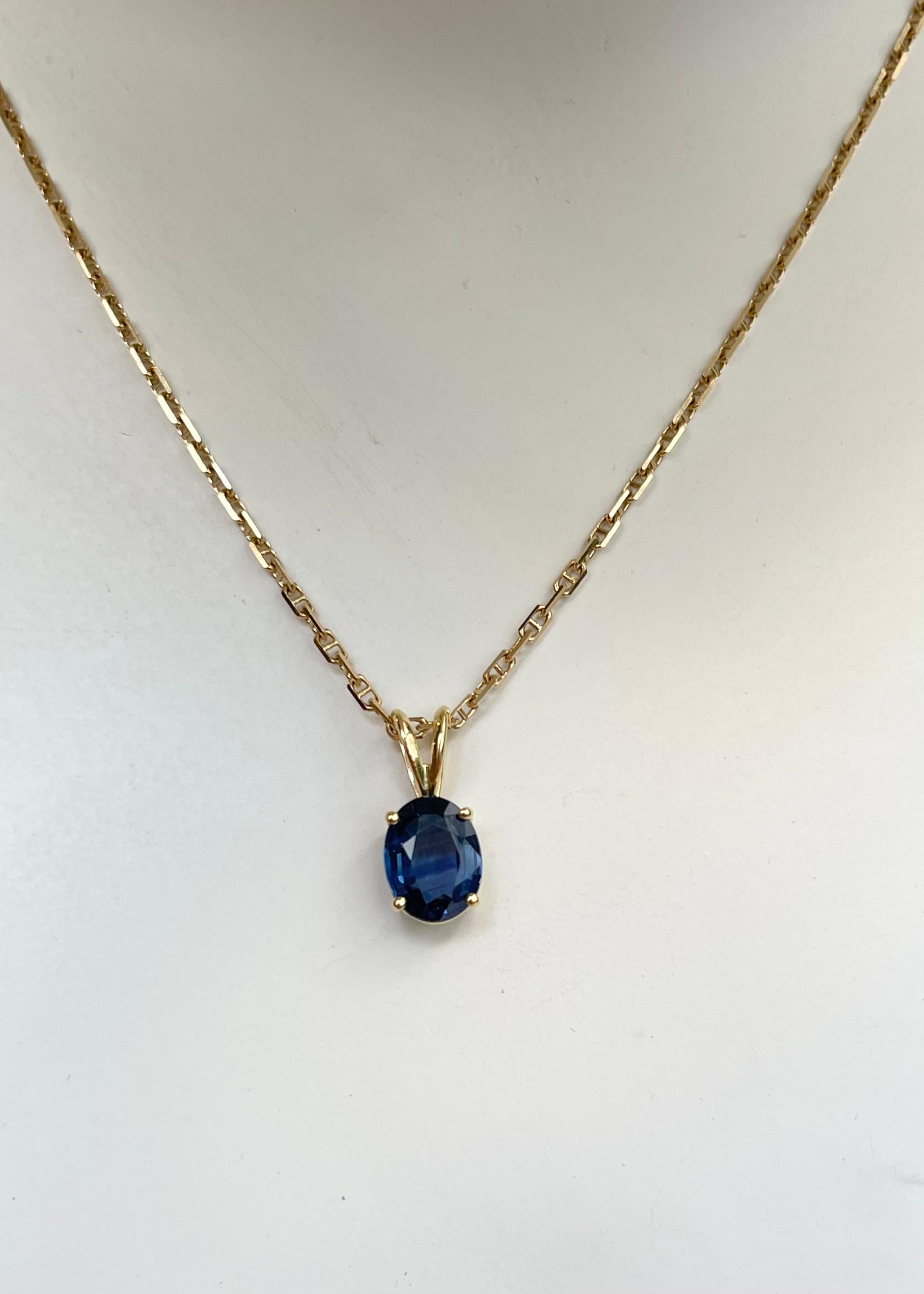 Blauer Saphir 1,88 Karat Anhänger in 14K Goldfassung
(Kette nicht enthalten)

Breite: 0,7 cm 
Länge: 1,4 cm
Gesamtgewicht: 1.06 Gramm

