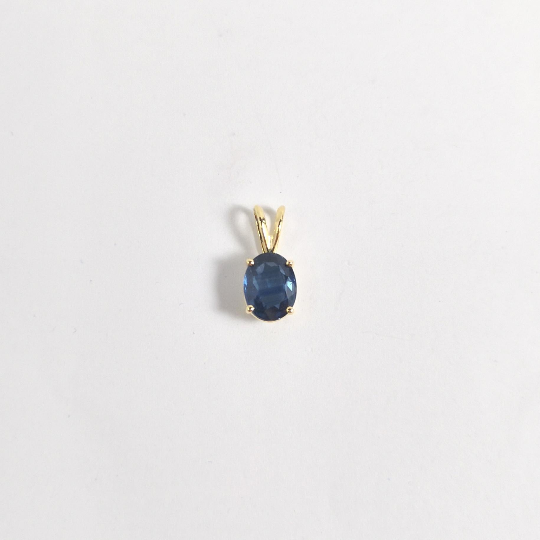 Blauer Saphir-Anhänger in 14K Goldfassungen gefasst (Ovalschliff) im Angebot