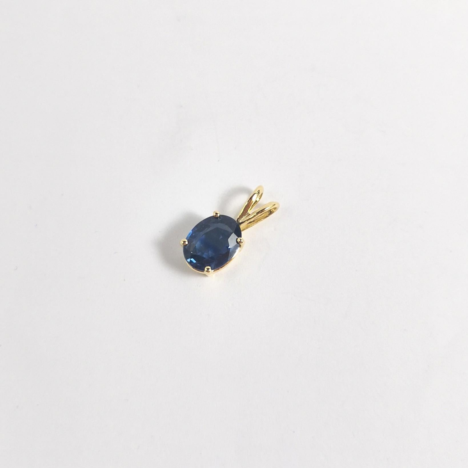 Blauer Saphir-Anhänger in 14K Goldfassungen gefasst im Zustand „Neu“ im Angebot in Bangkok, TH