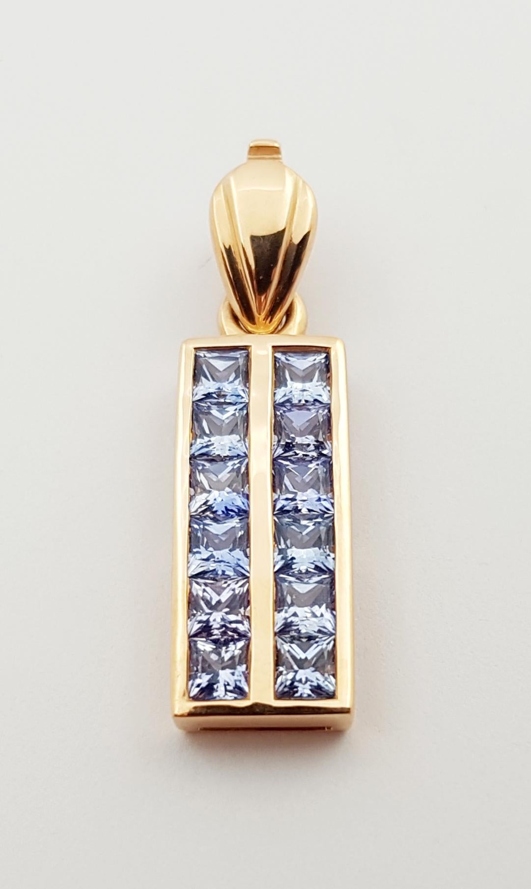 Contemporary Blue Sapphire Pendant Set in 18 Karat Rose Gold Settings For Sale