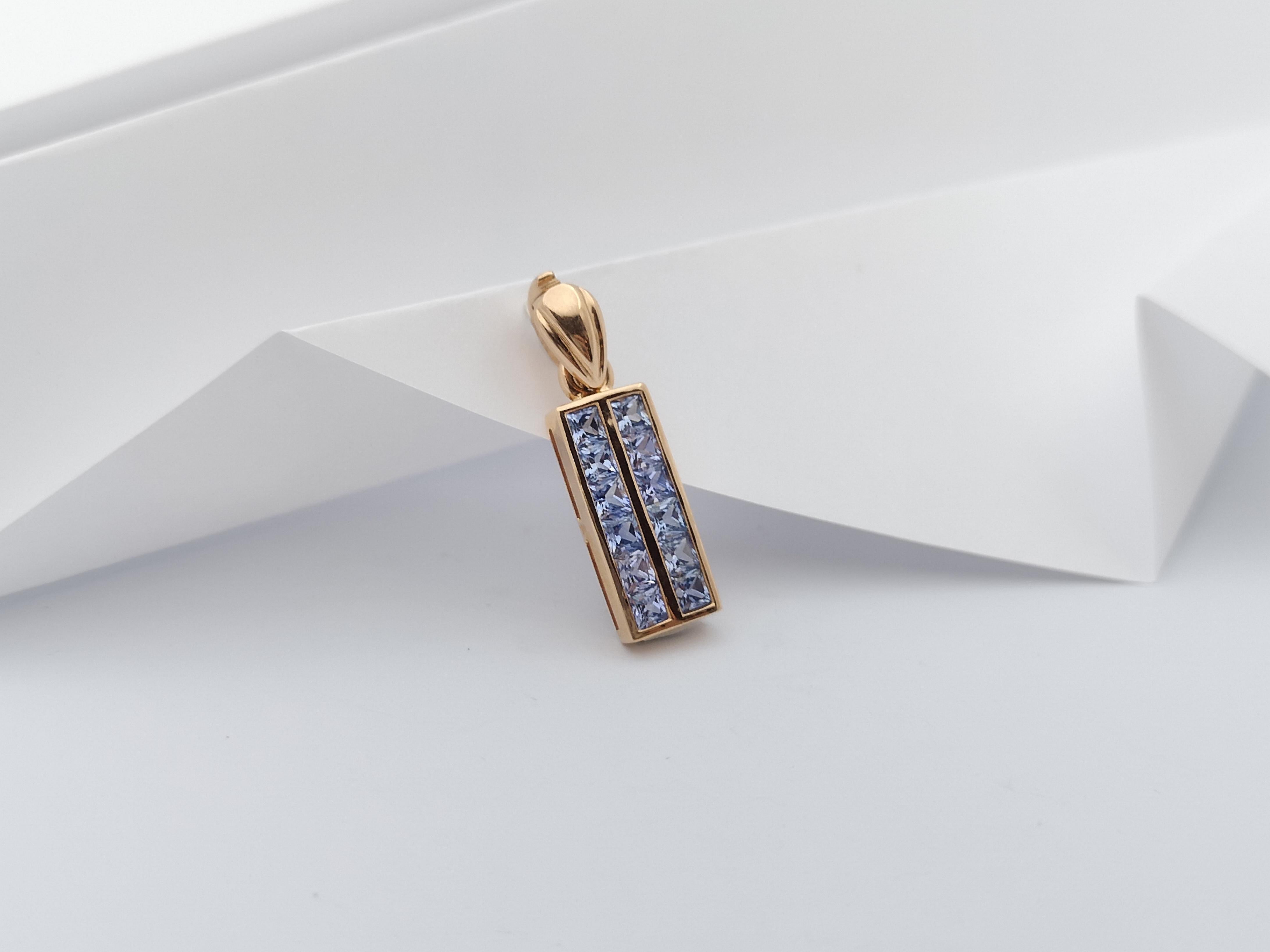 Women's or Men's Blue Sapphire Pendant Set in 18 Karat Rose Gold Settings For Sale