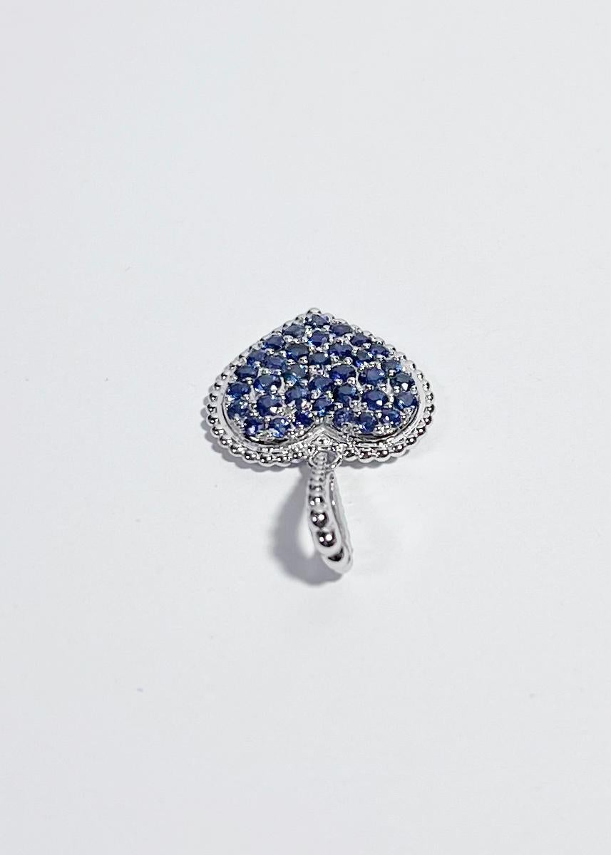 Ciondolo con zaffiro blu incastonato in oro bianco 18 carati in vendita 1