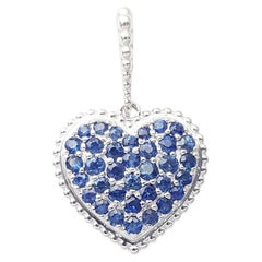 Ciondolo con zaffiro blu incastonato in oro bianco 18 carati