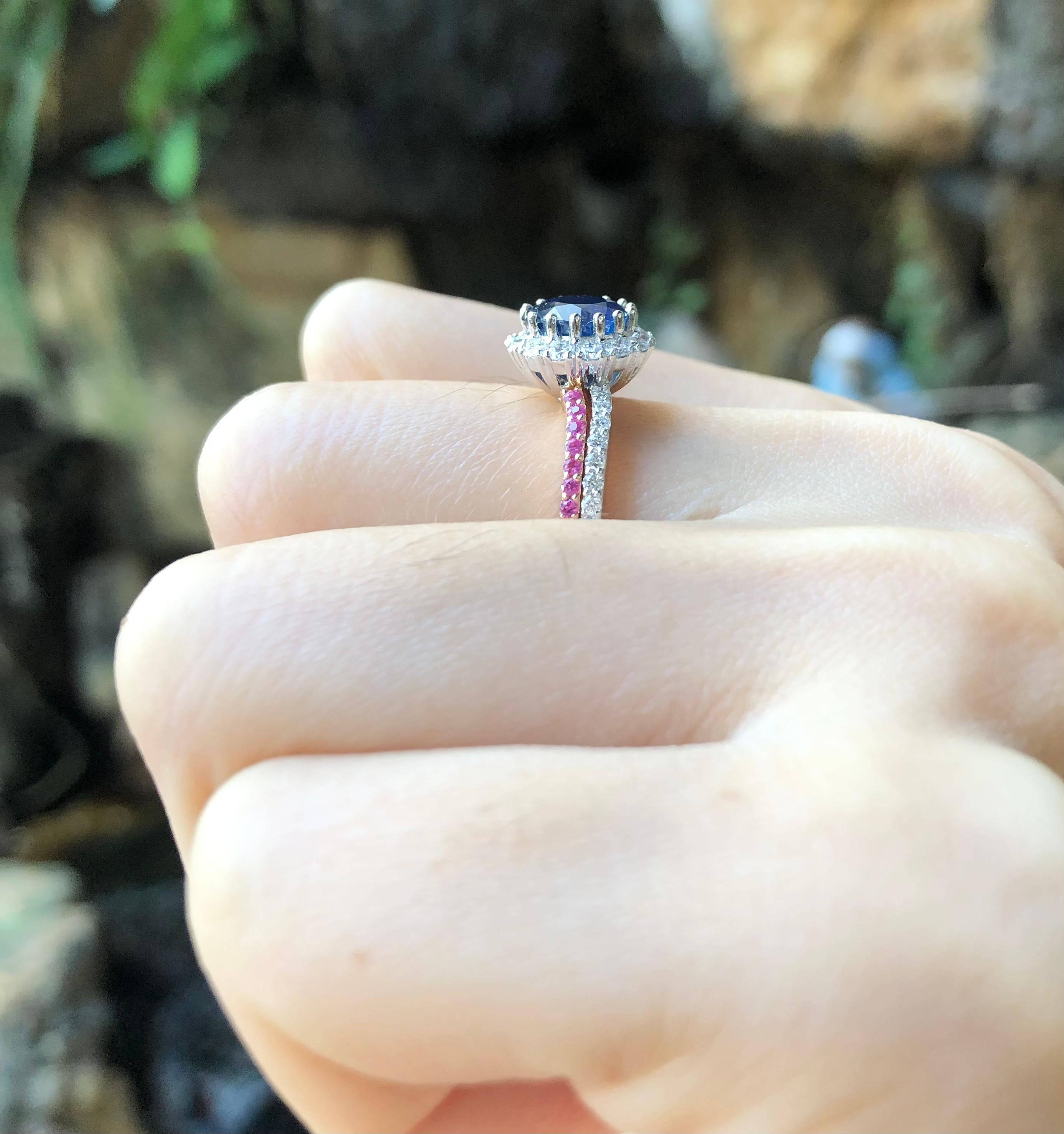 Round Cut Blue Sapphire, Pink Sapphire and Diamond Engagement Ring Set in 18K White Gold For Sale