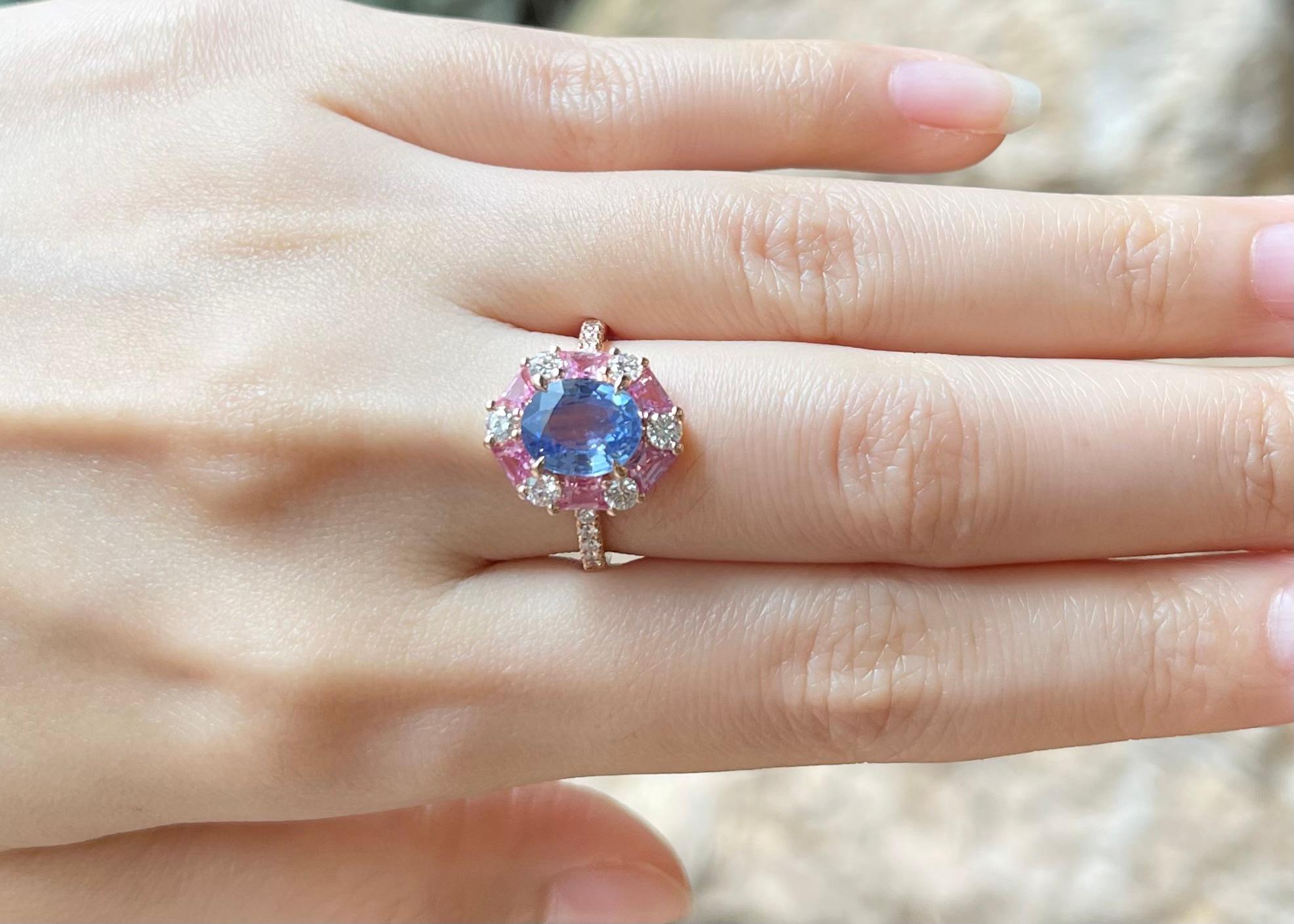 Contemporary Blue Sapphire, Pink Sapphire and Diamond Ring set in 18K Rose Gold Settings For Sale