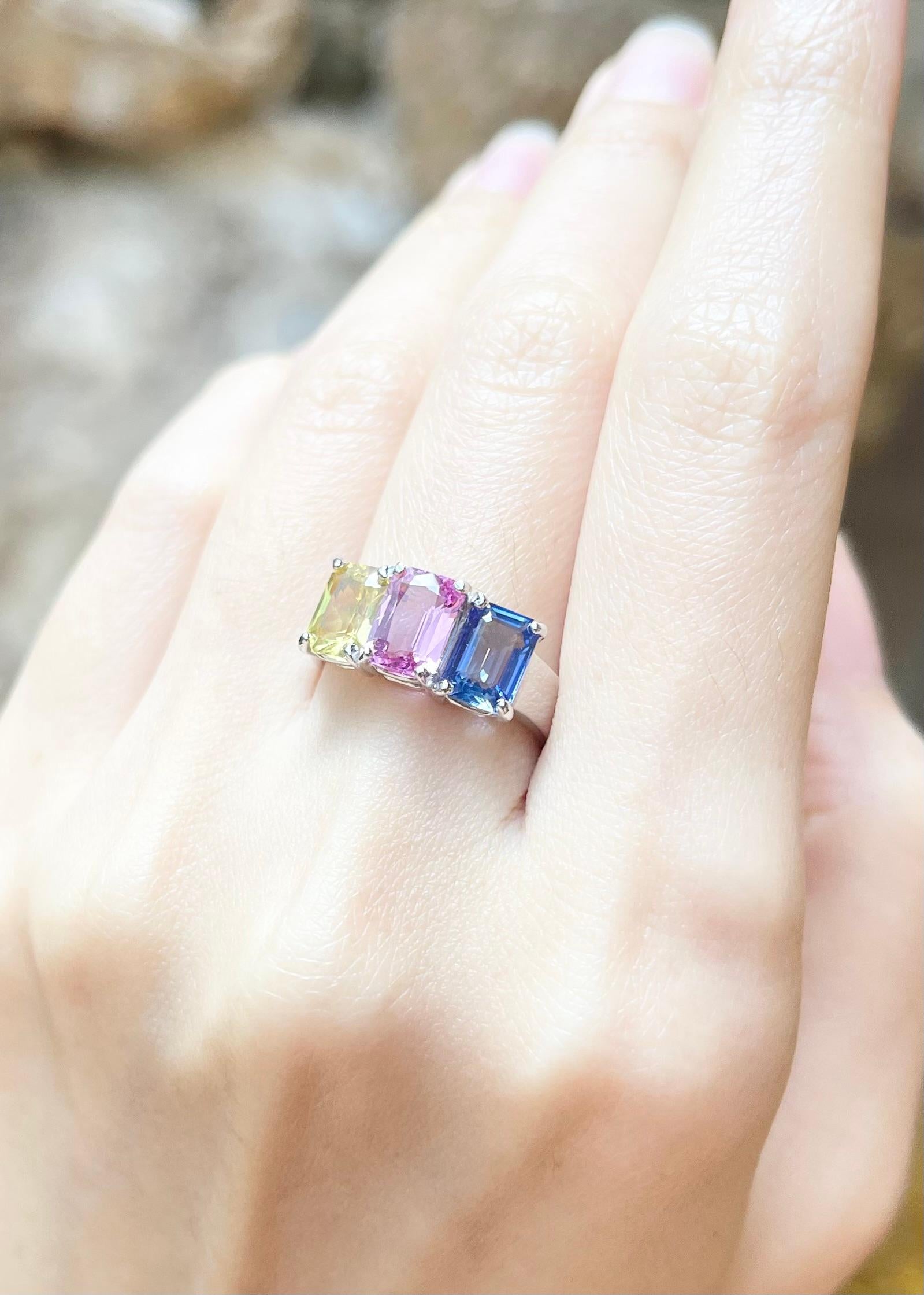 Ring aus Platin 900 mit blauem Saphir, rosa Saphir und gelbem Saphir und gelbem Saphir Damen im Angebot