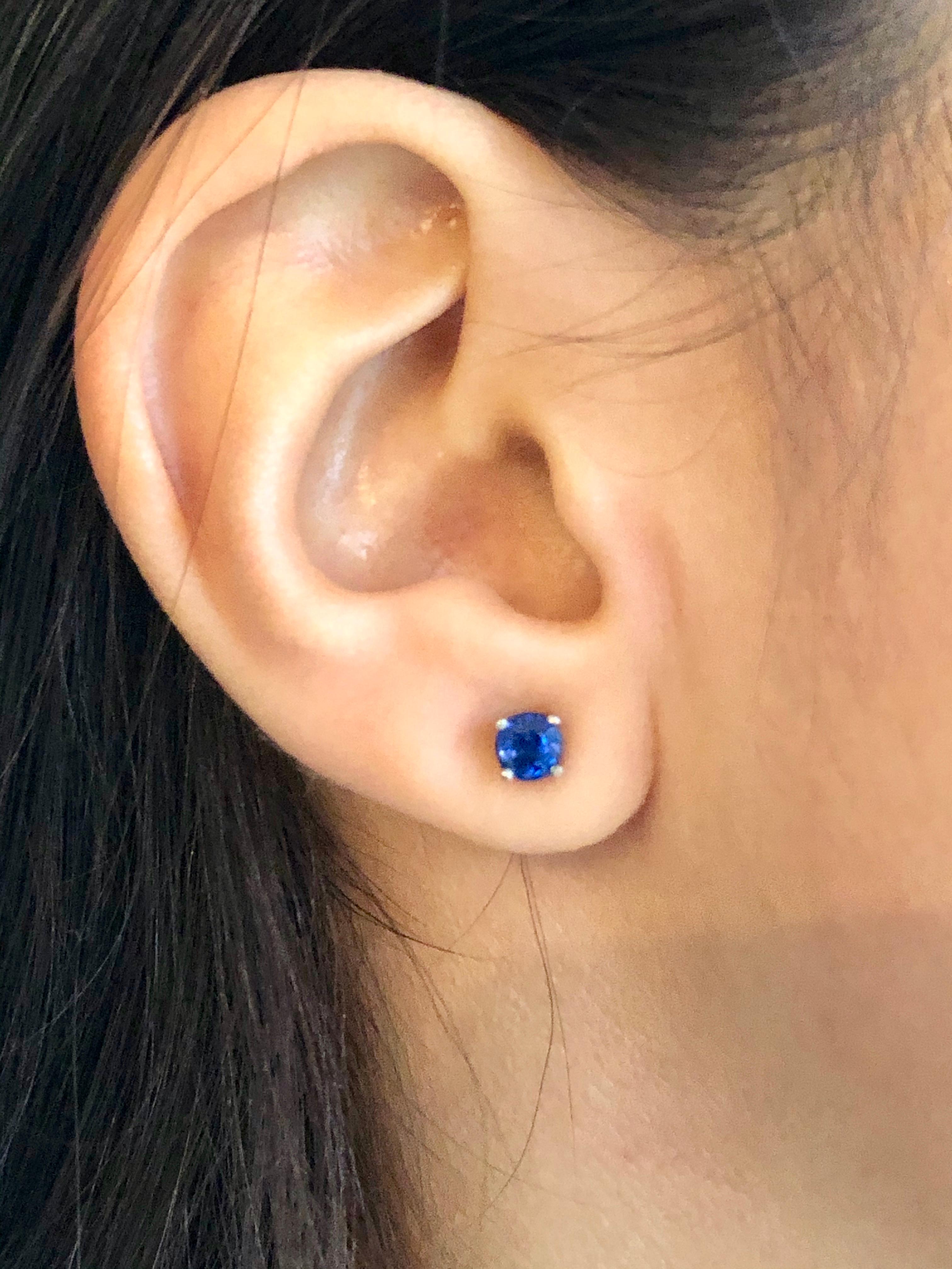 Blue Sapphire Platinum Stud Earrings
Platinum stud earrings set with two round blue sapphires weighing 1.15 carat
Dimensions: Approx. 5mm
Estate/Excellent condition.