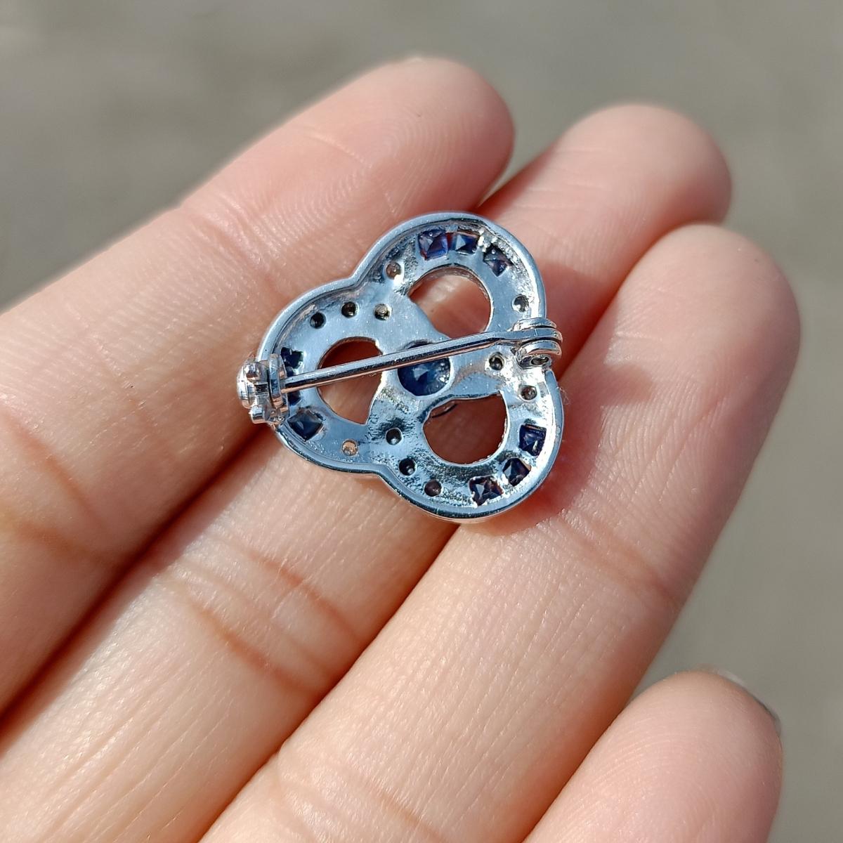 Blue Sapphire Poppy Flower Unisex Brooch Crafted in 925 Sterling Silver For Sale 6