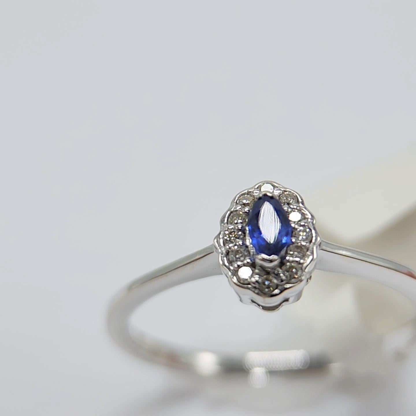 Blue Sapphire  Ring 14 Karat White Gold with Diamonds. For Sale 4