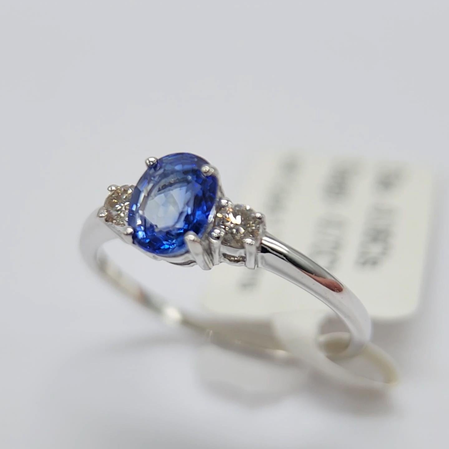 Blue Sapphire  Ring 14 Karat White Gold with Diamonds. For Sale 4