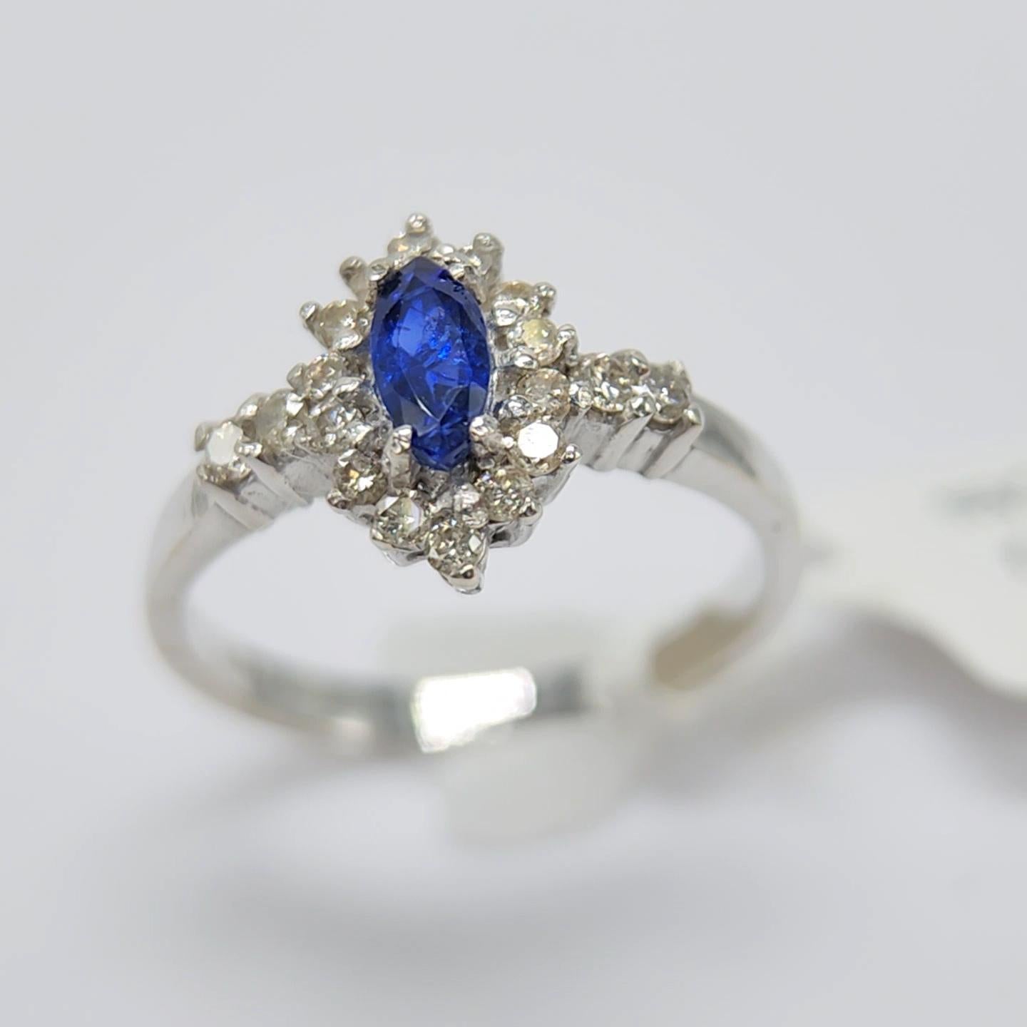 Blue Sapphire  Ring 14 Karat White Gold with Diamonds. For Sale 5